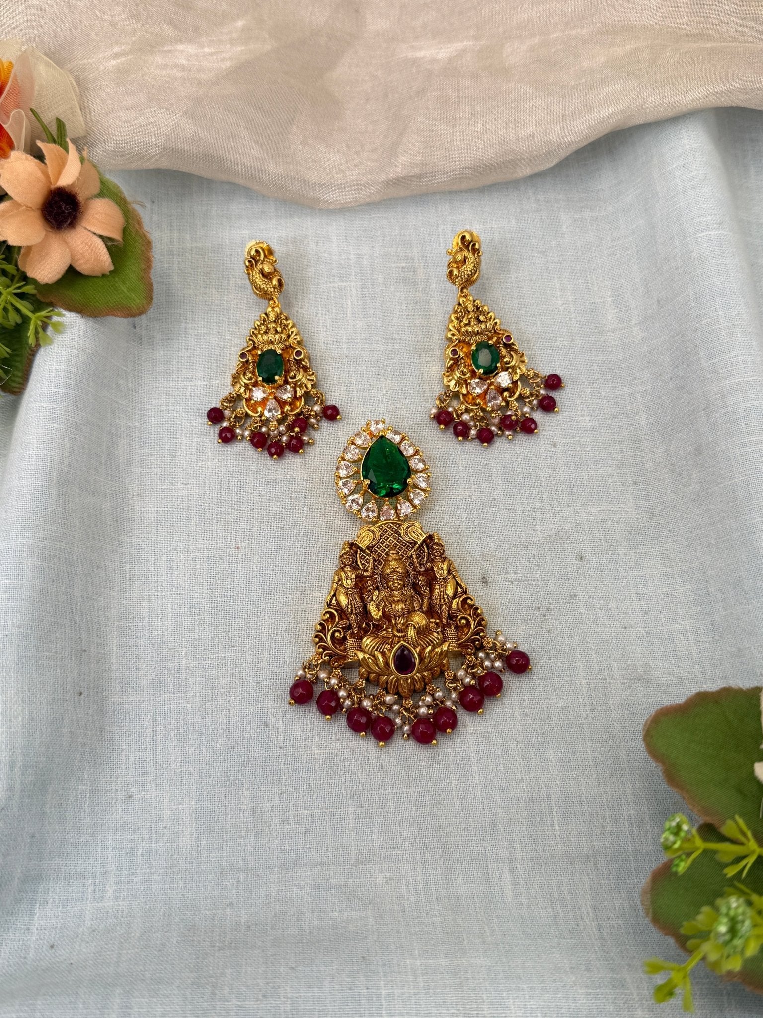 Royal Lakshmi Antique Pendant Set 247 - Mahilas