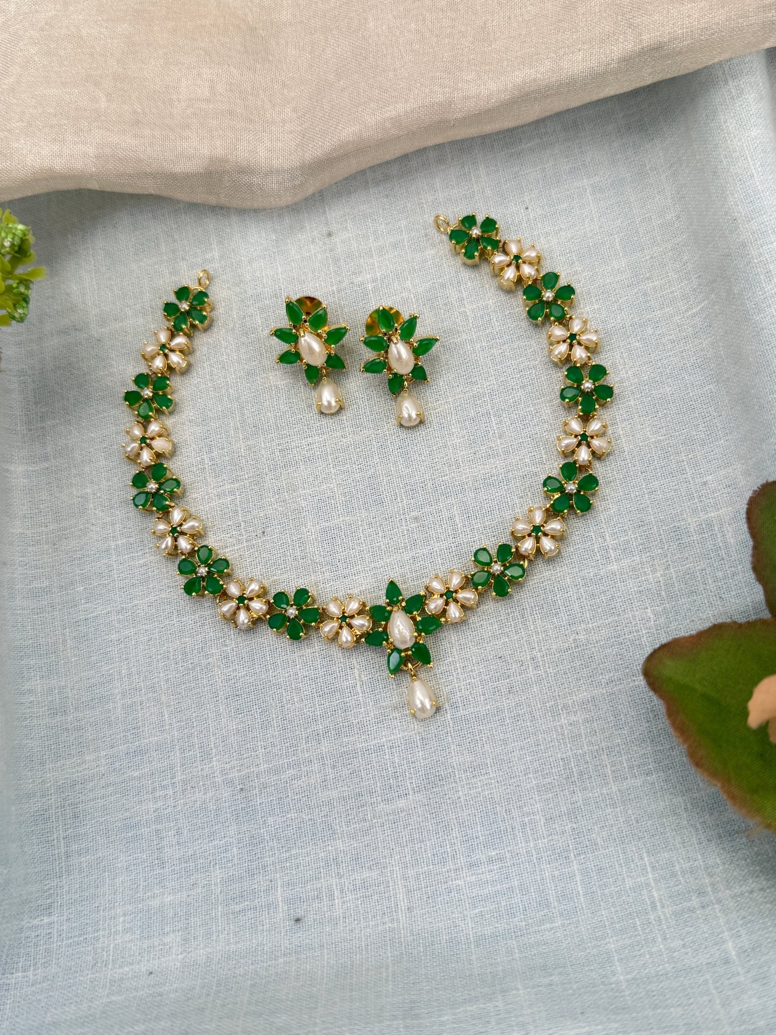Royal Pearl Stone Short Necklace Set 656 - Mahilas