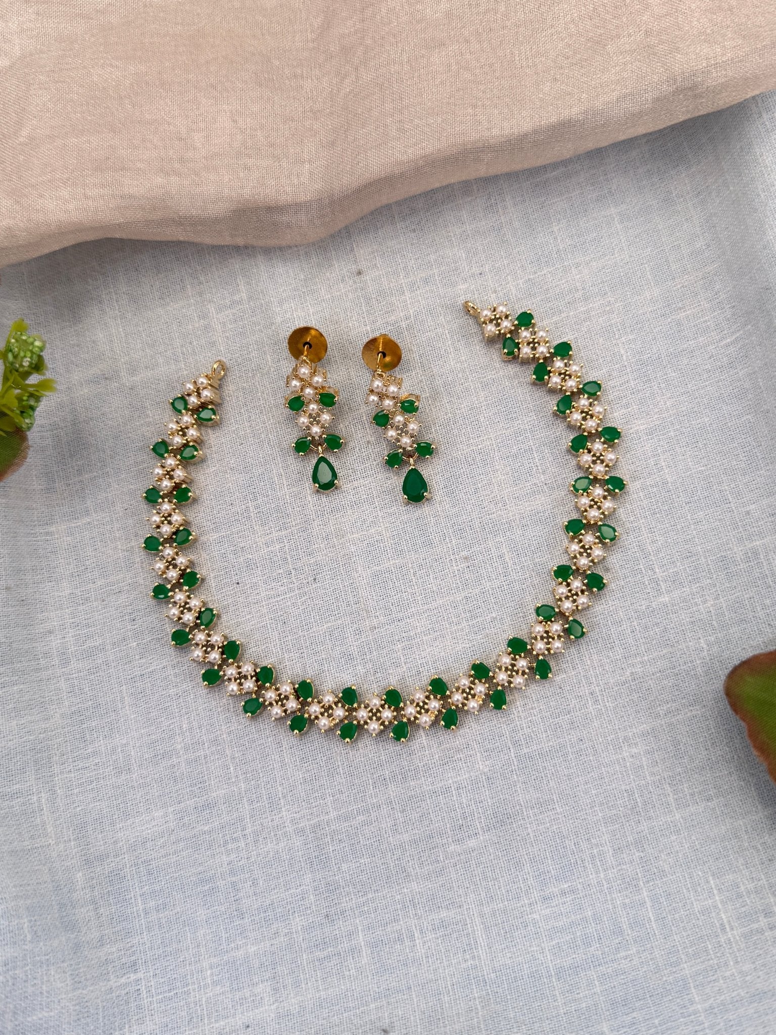 Royal Pearl Stone Short Necklace Set 676 - Mahilas