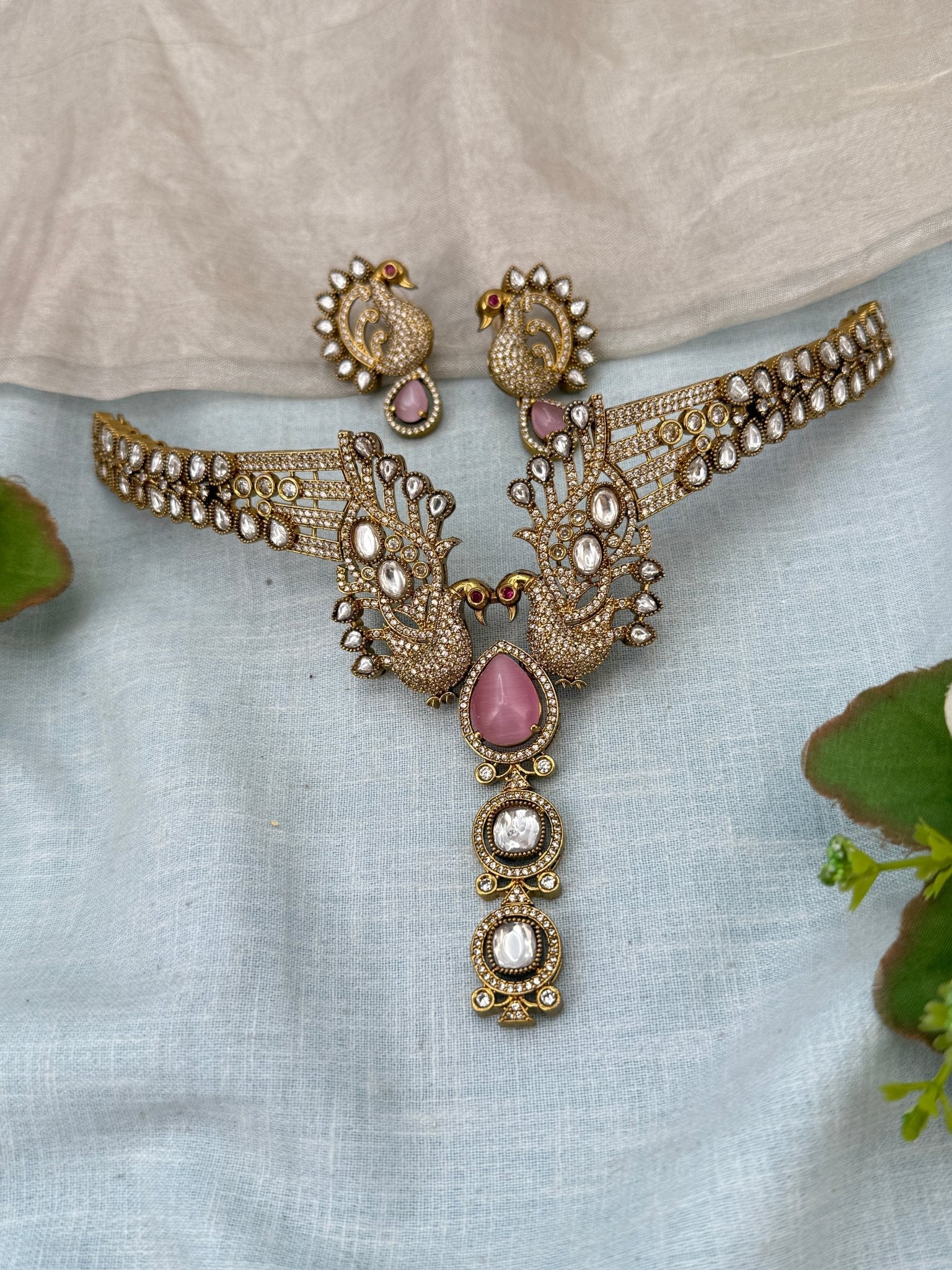 Royal Victorian Hasli Style Peacock Short Necklace Set 678 - Mahilas