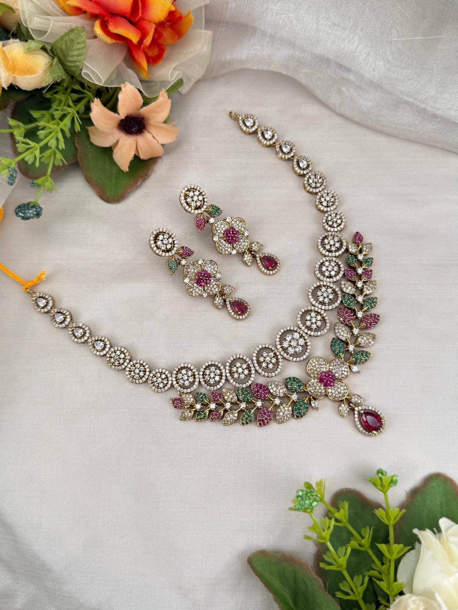 Royal Victorian Necklace Set 221 - Mahilas