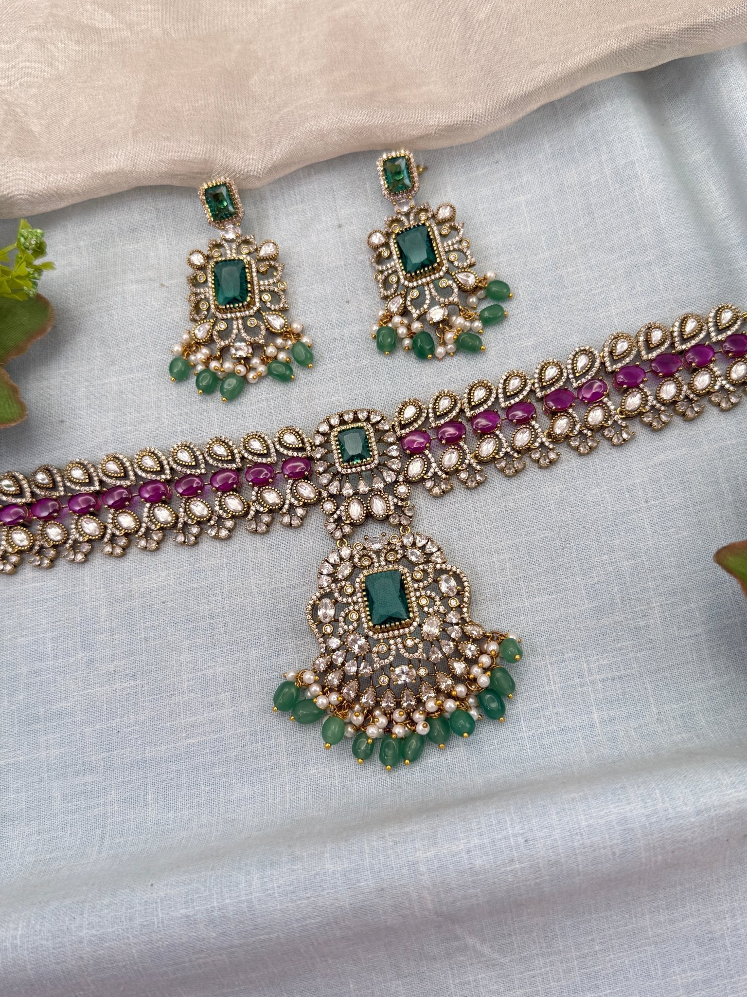 Royal Victorian Stone Choker Necklace Set 650 - Mahilas