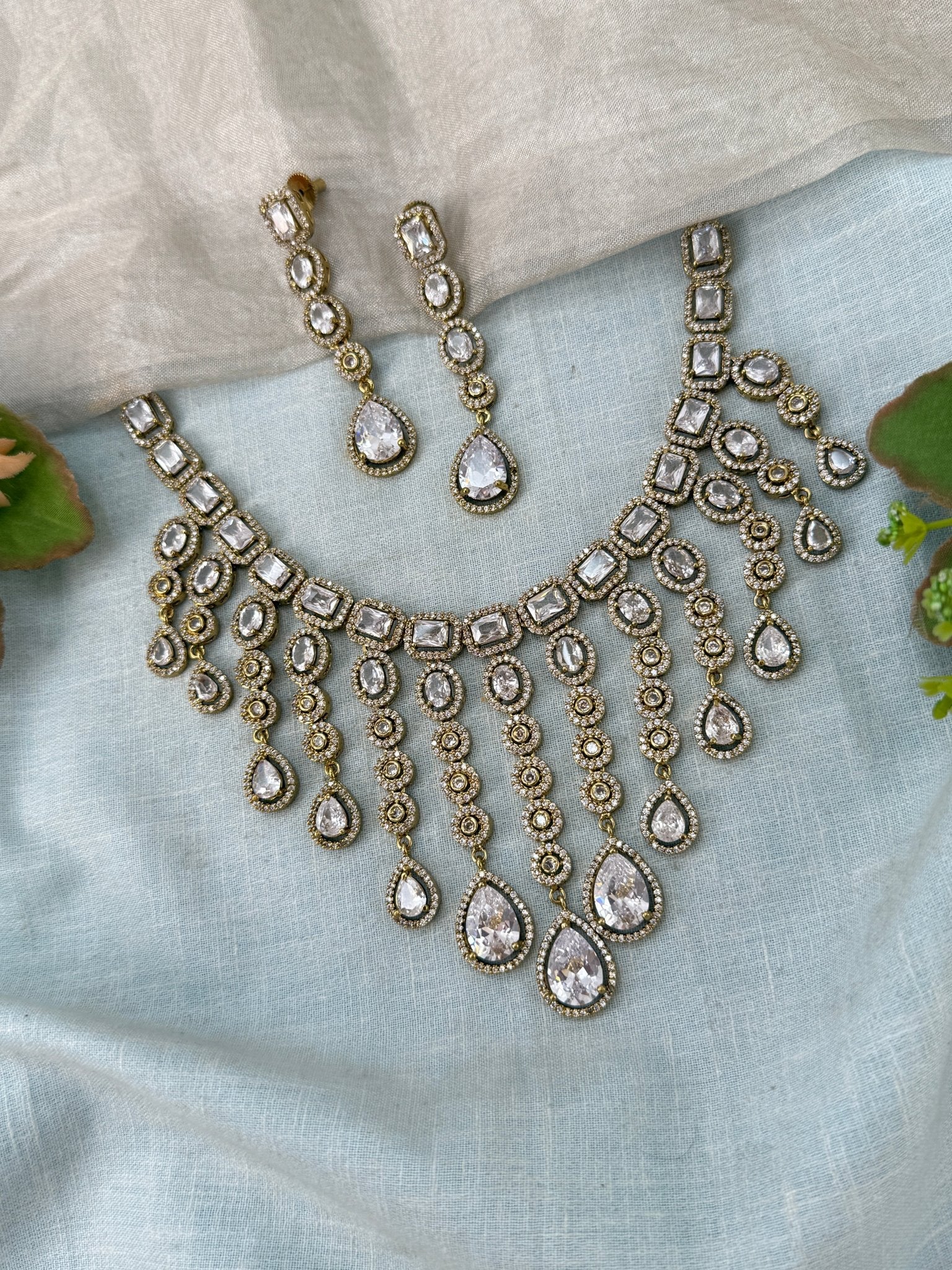Royal Victorian Stone Short Necklace Set 730 - Mahilas