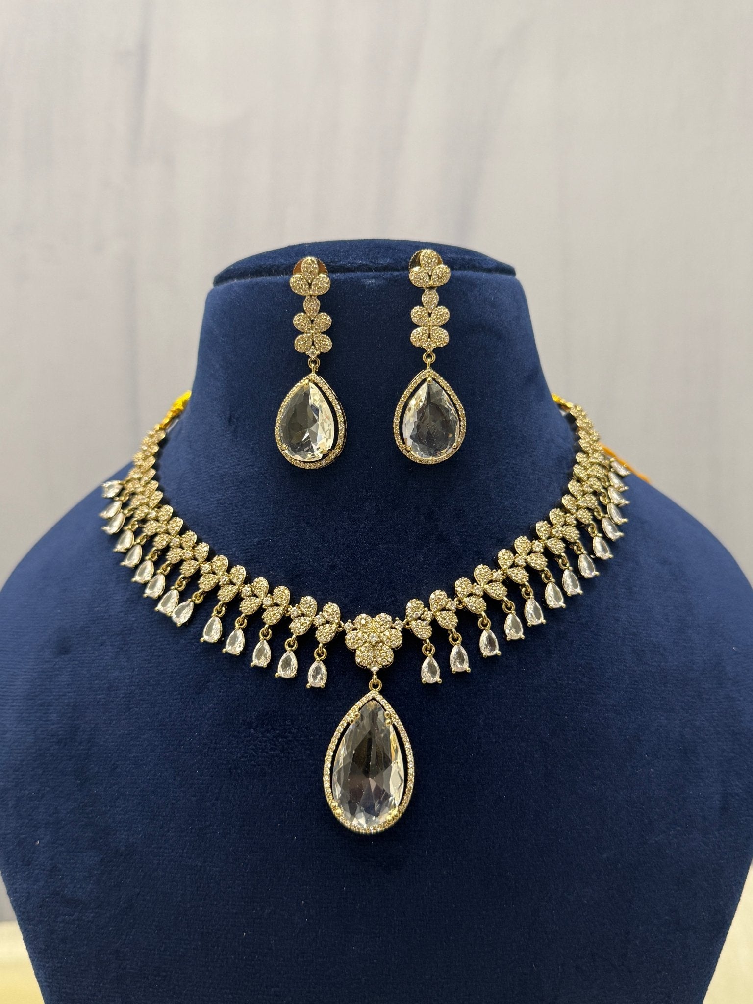 Victorian Kundan Stone Necklace Set 0765 - Mahilas