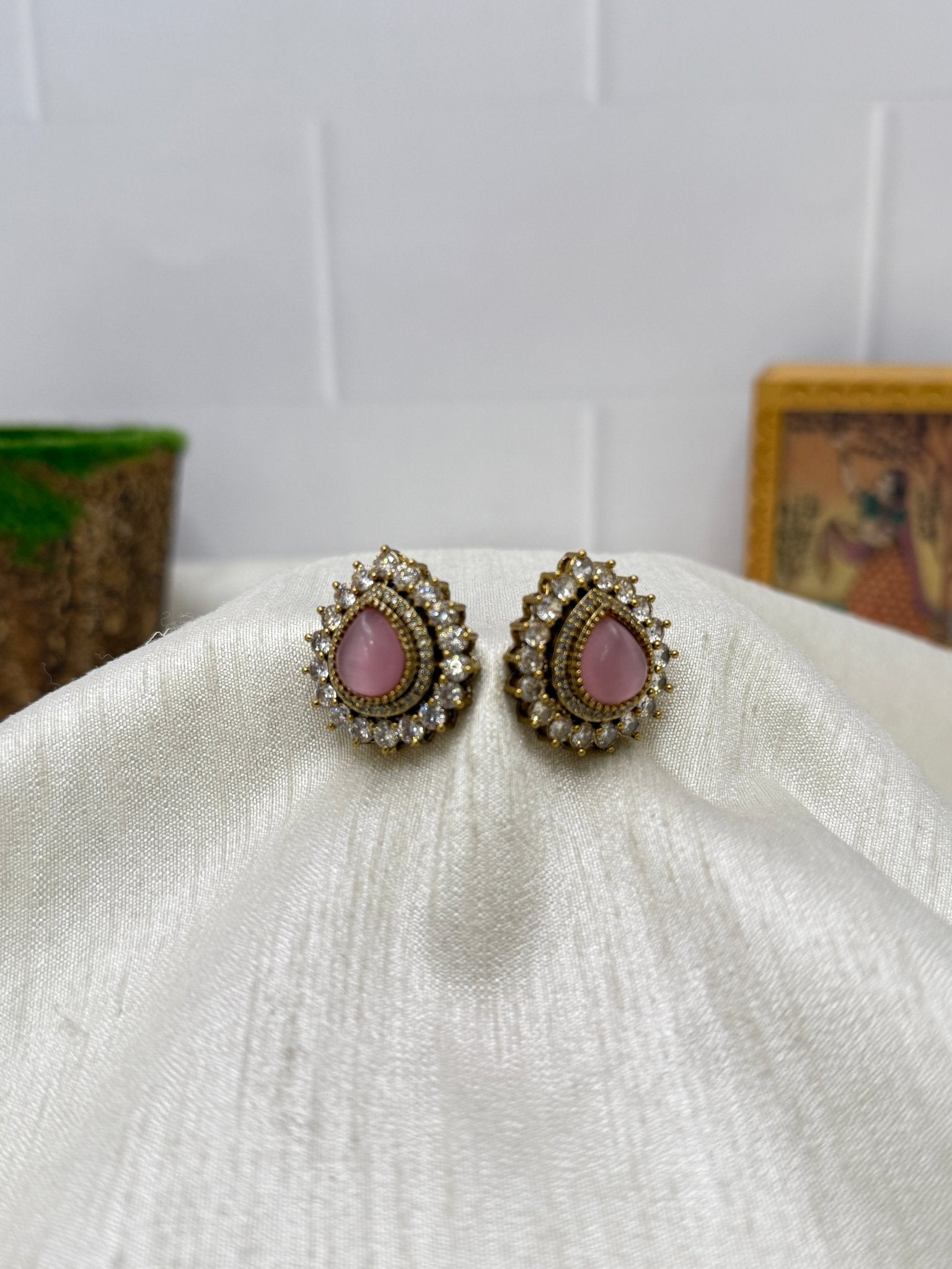 Victorian Kundan Studs 1138 - 4 Colors - Mahilas
