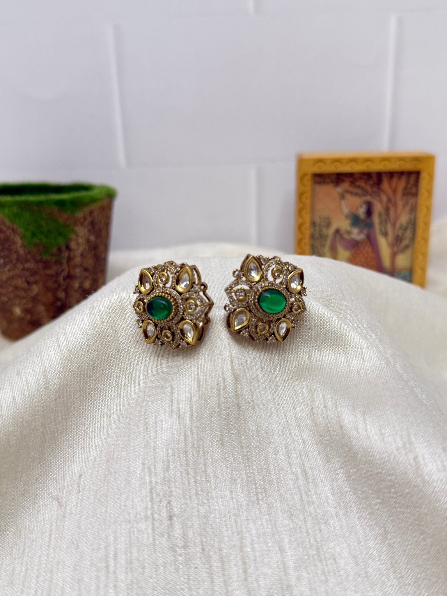 Victorian Kundan Studs 1142 - 4 Colors - Mahilas