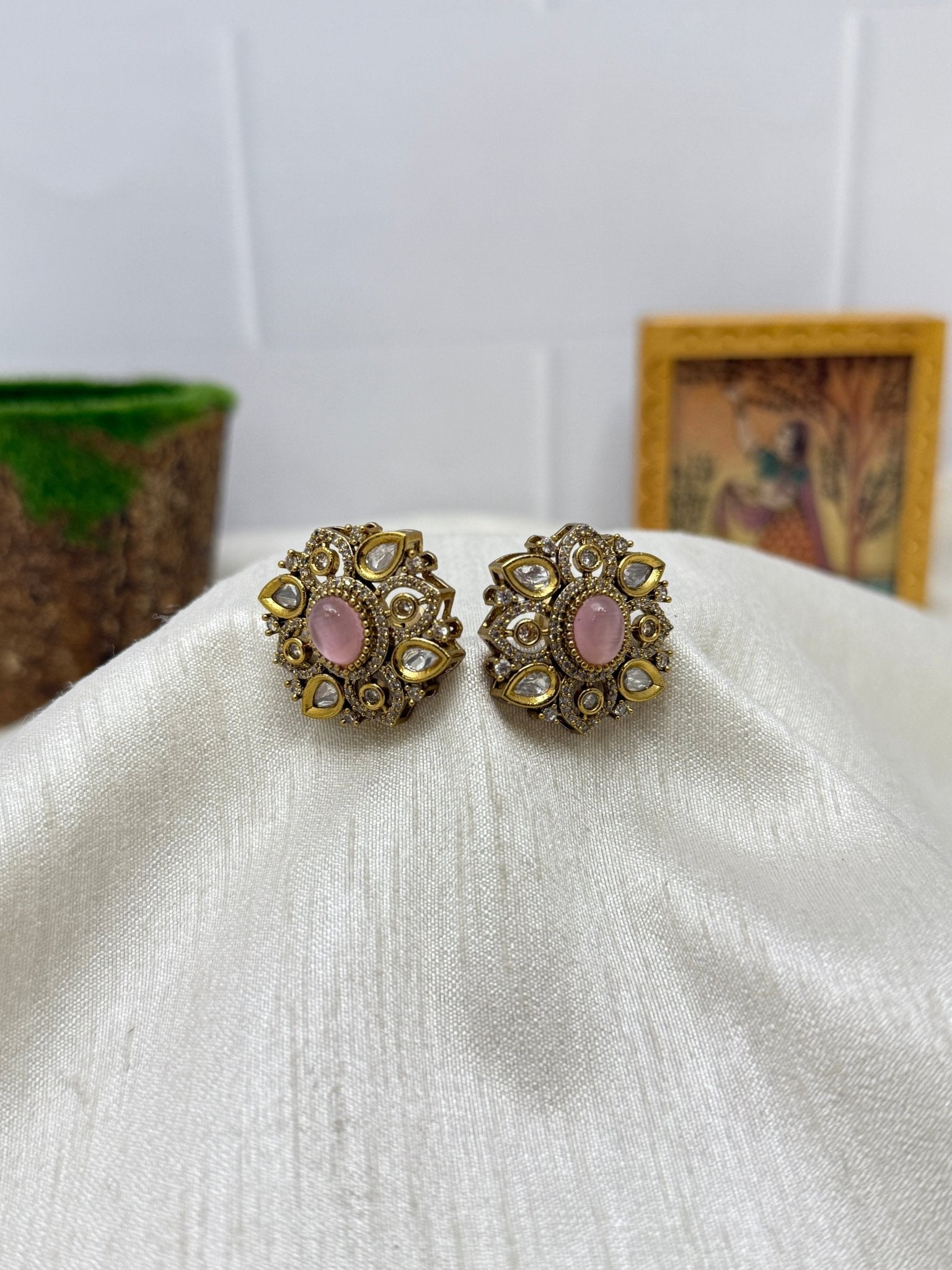 Victorian Kundan Studs 1142 - 4 Colors - Mahilas
