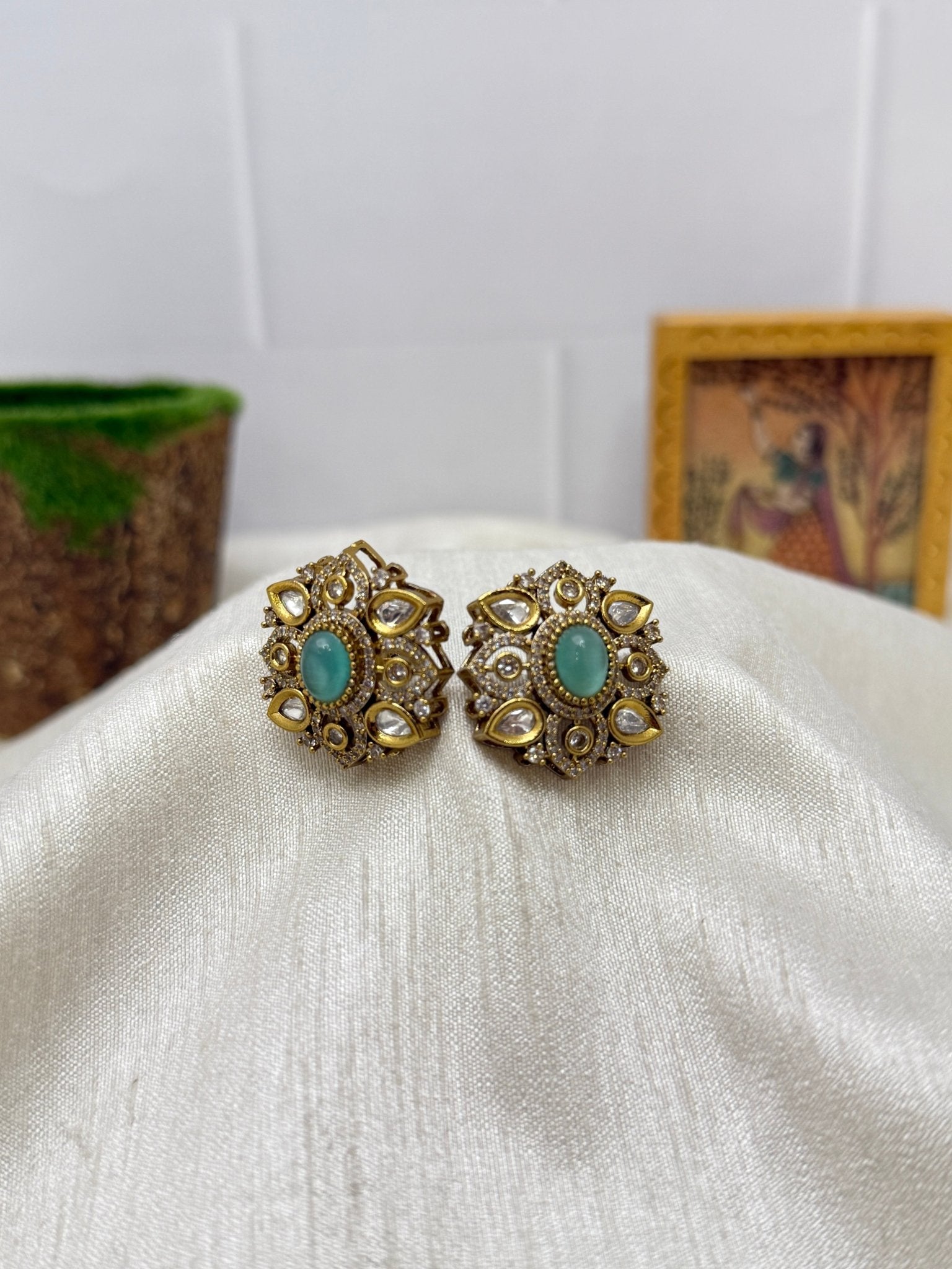Victorian Kundan Studs 1142 - 4 Colors - Mahilas