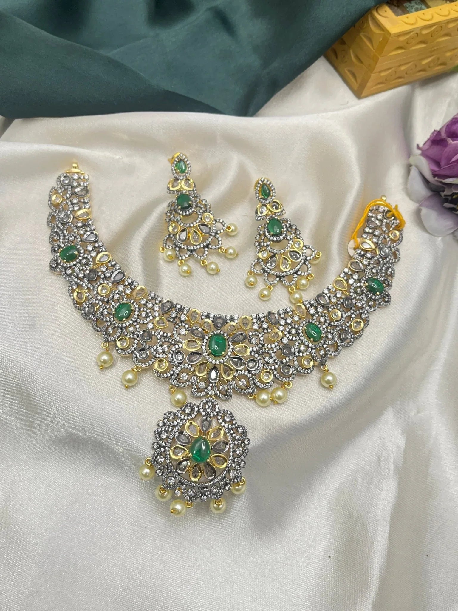 Victorian Necklace Set 066 - Mahilas