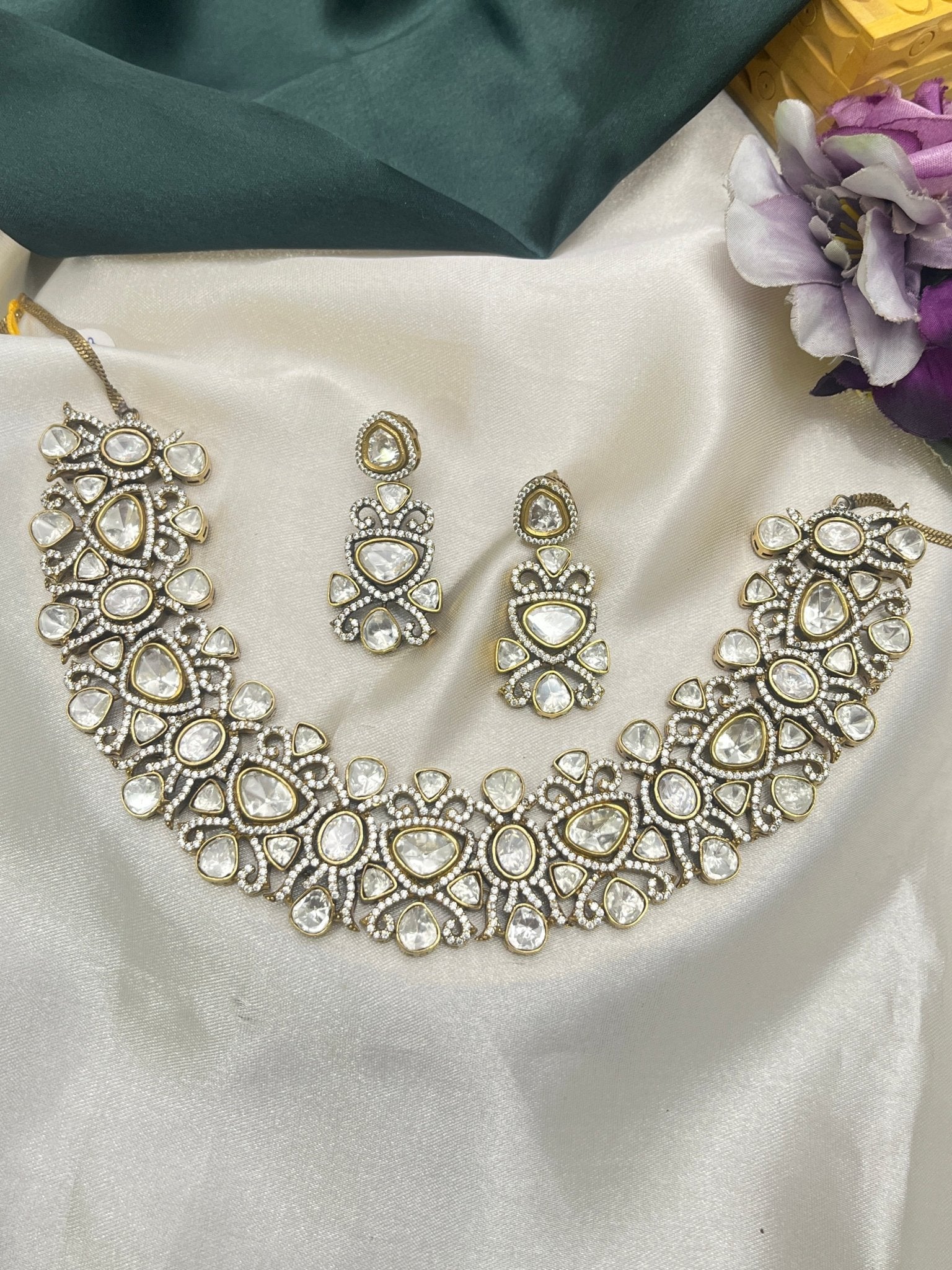 Victorian Necklace Set 068 - Mahilas