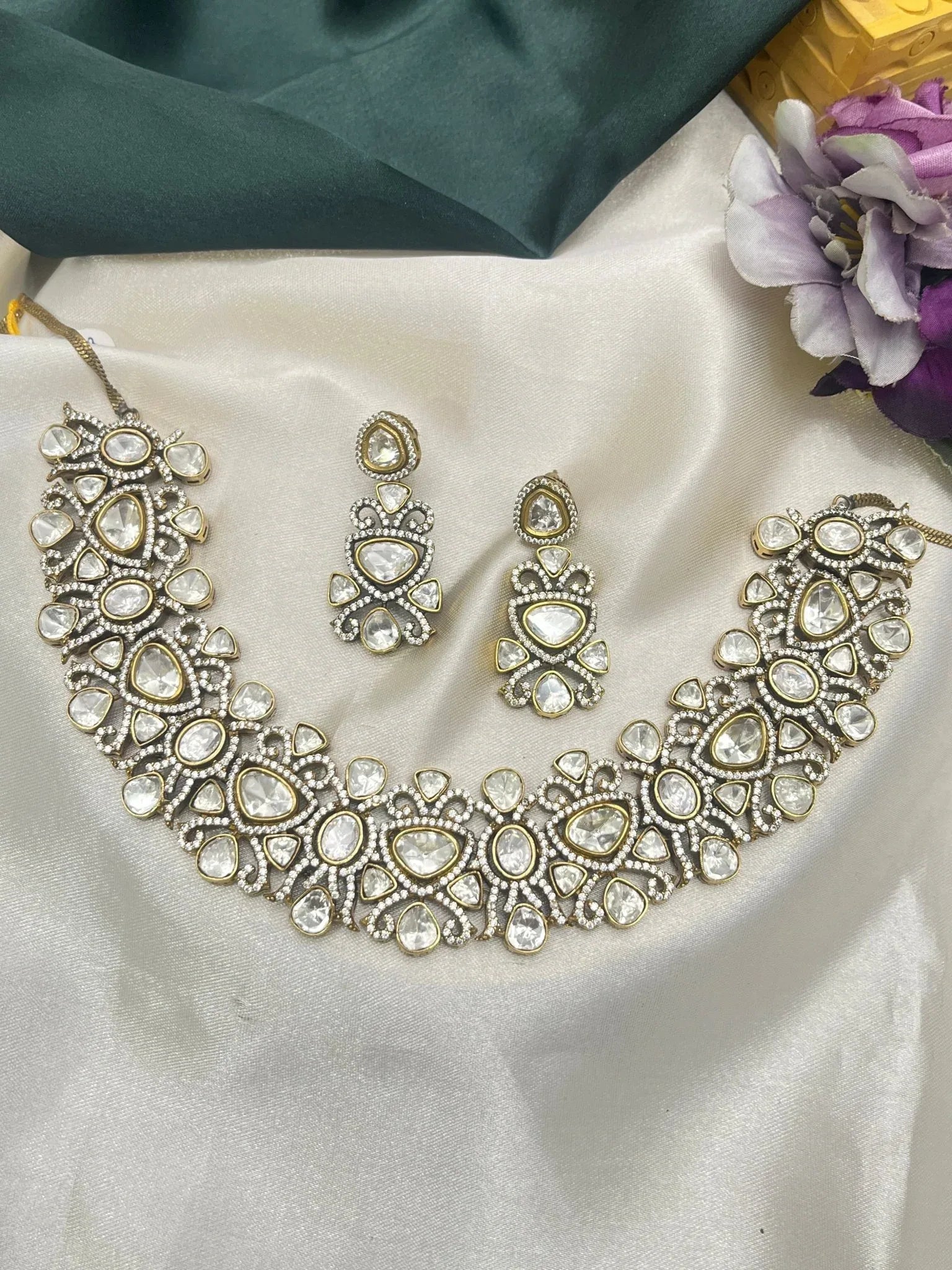 Victorian Necklace Set 068 - Mahilas