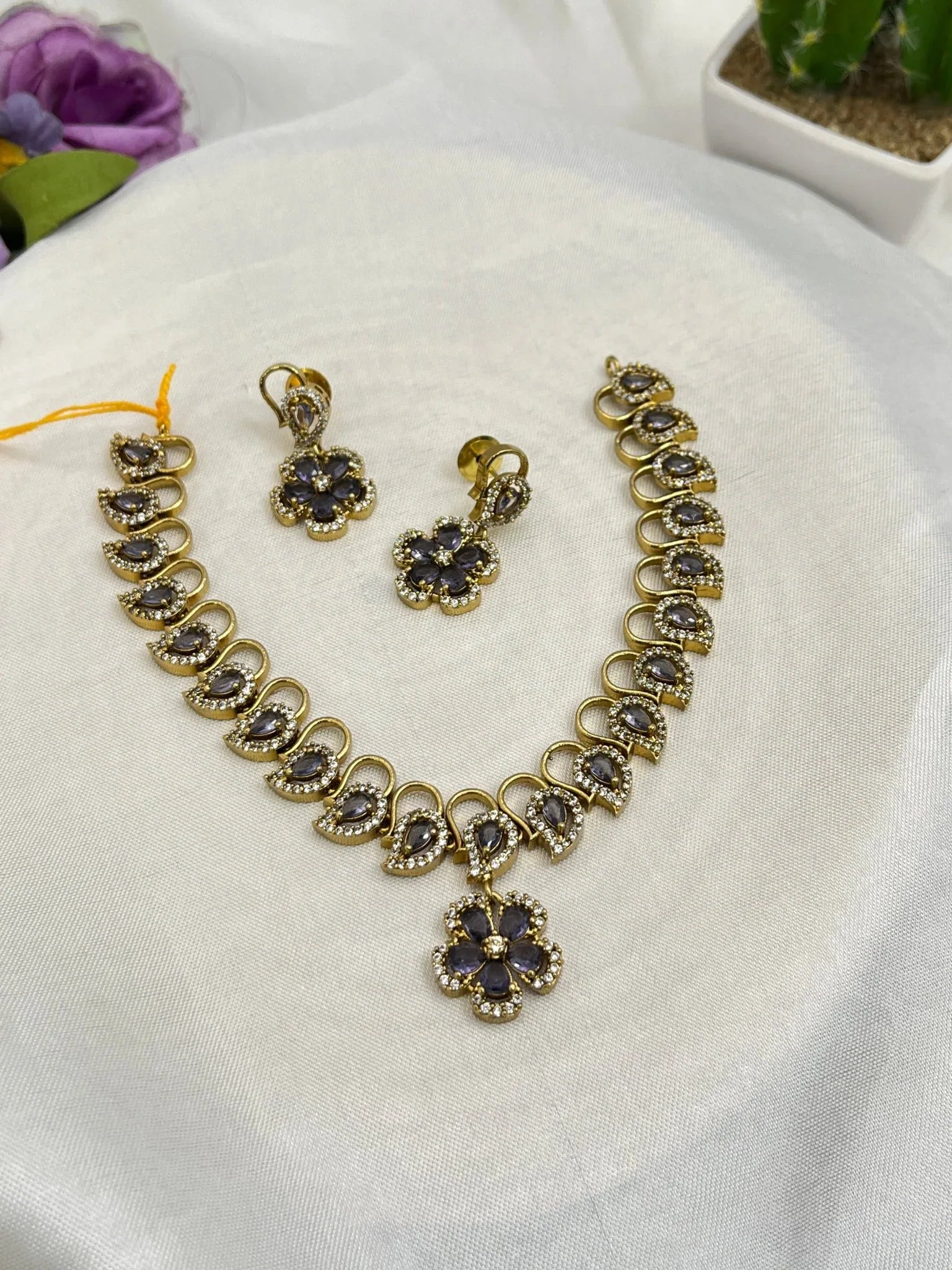 Victorian Necklace Set 105 - Mahilas