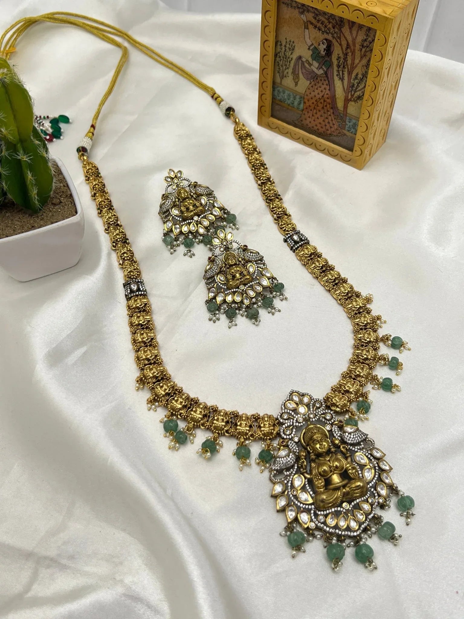 Victorian Necklace Set 133 - Mahilas