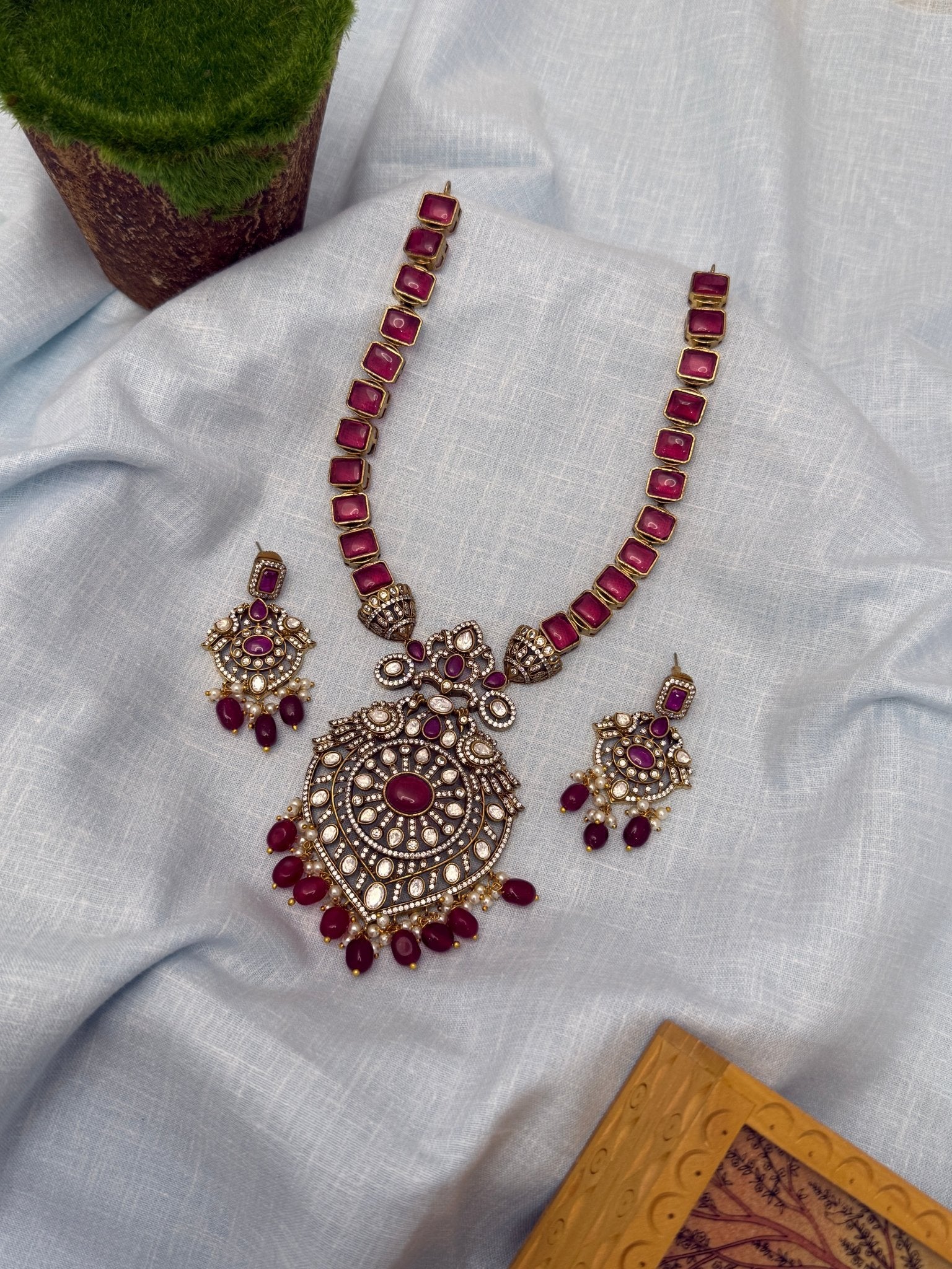 Victorian Necklace Set 172 - Mahilas