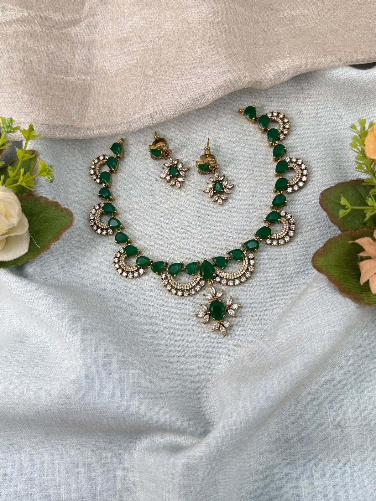 Victorian Stone Pendant Short Necklace Set | 025 - Mahilas