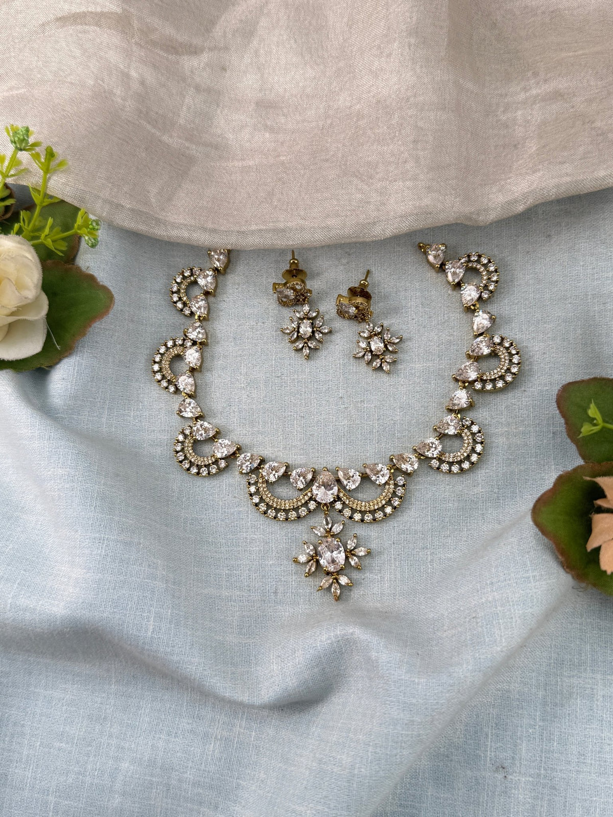Victorian Stone Pendant Short Necklace Set | 026 - Mahilas