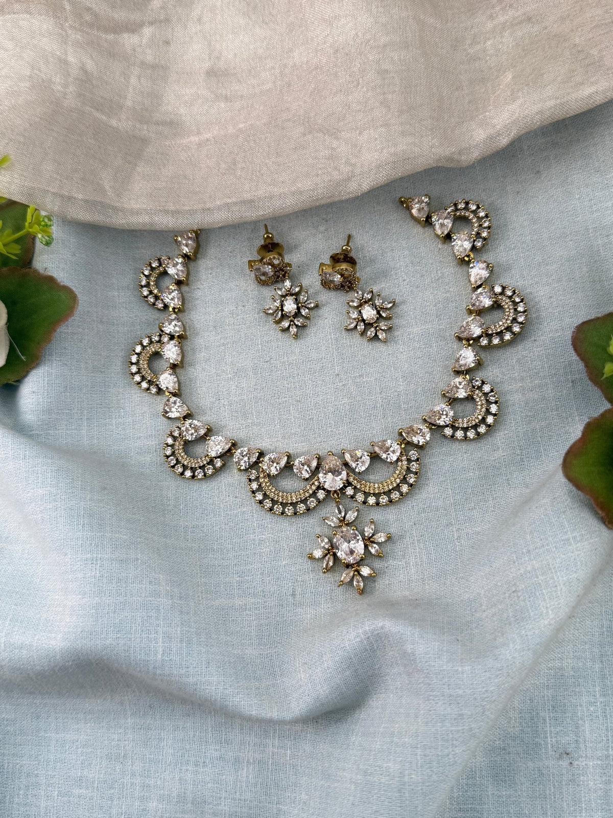 Victorian Stone Pendant Short Necklace Set | 026 - Mahilas