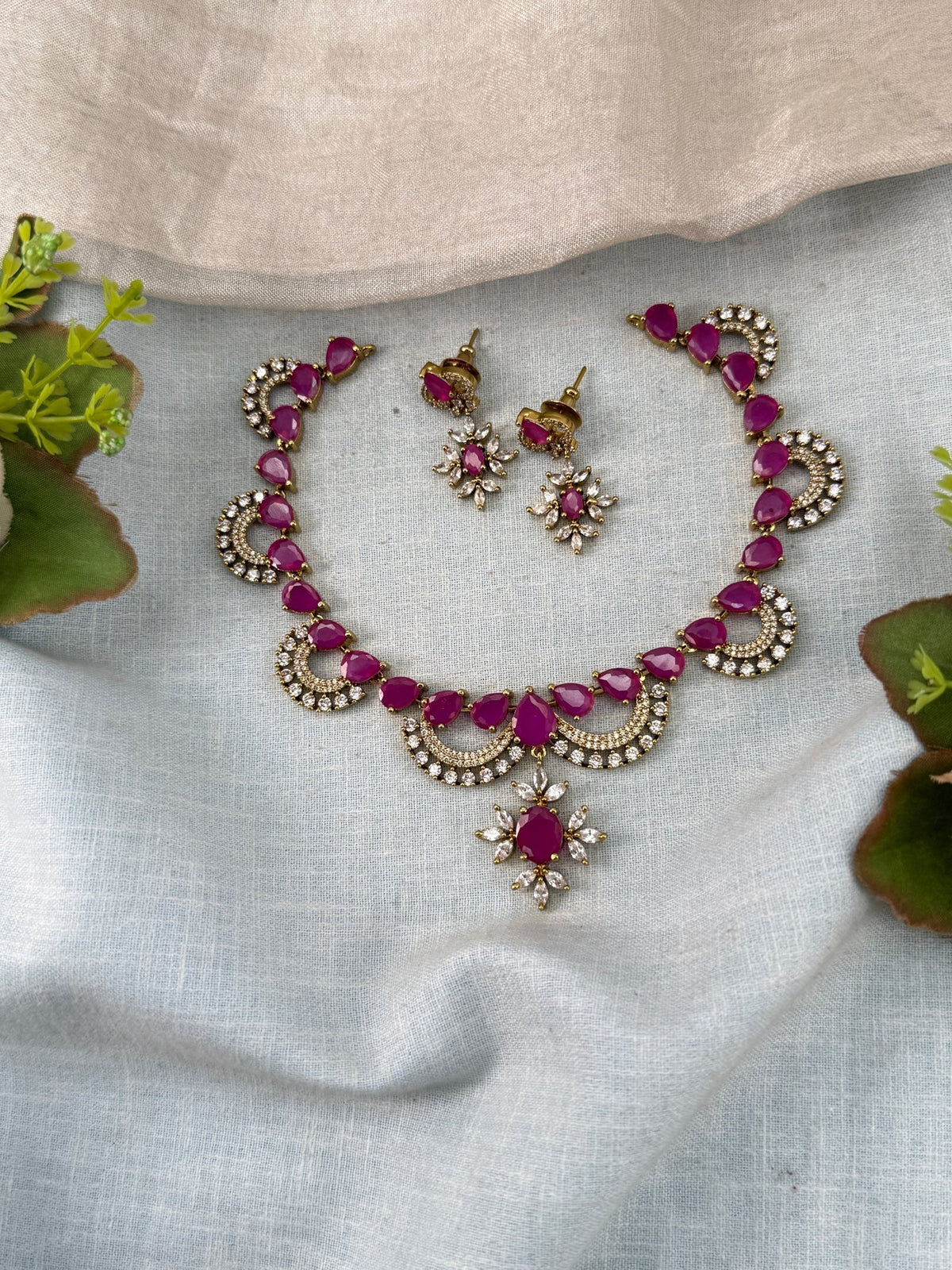 Victorian Stone Pendant Short Necklace Set | 027 - Mahilas
