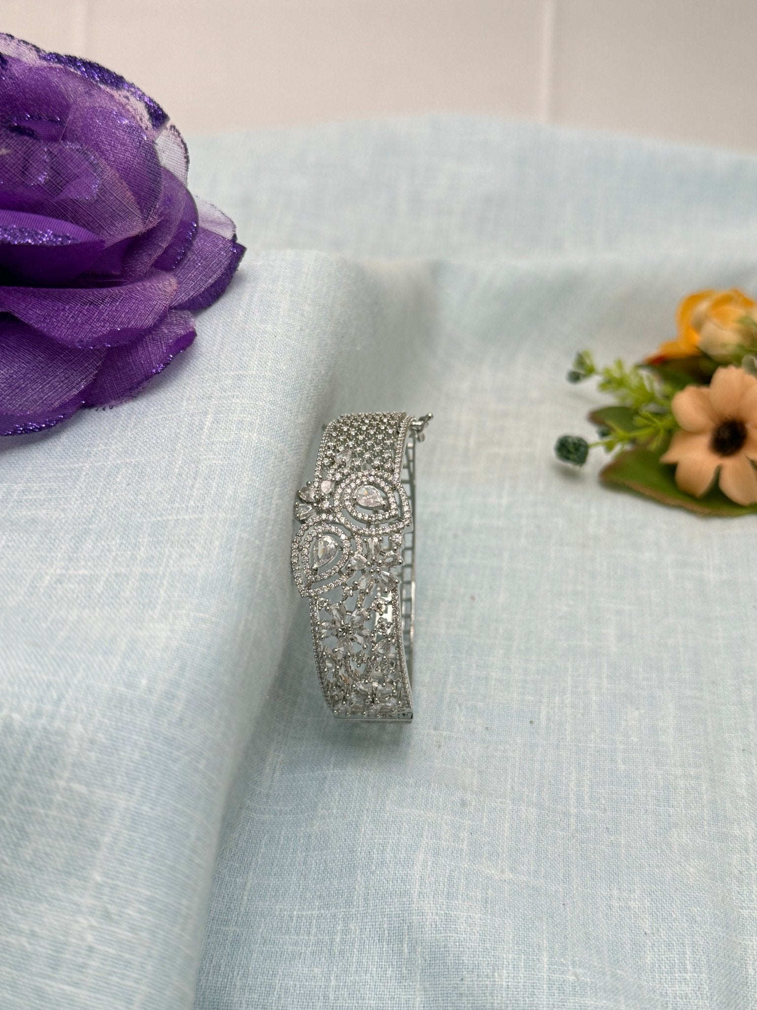 White Stone Bracelet 6915 - Mahilas