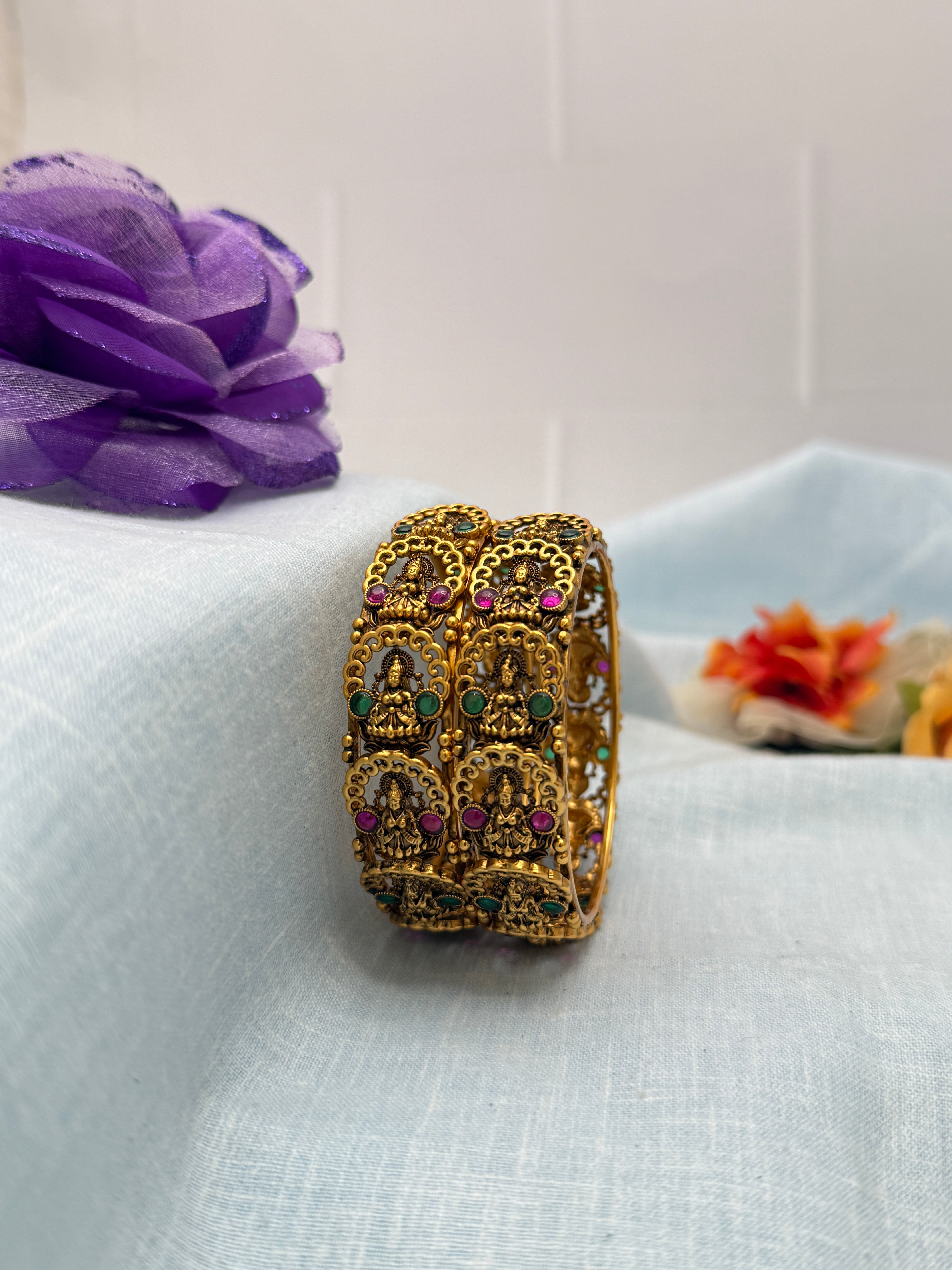 Royal Antique Bangles 6938