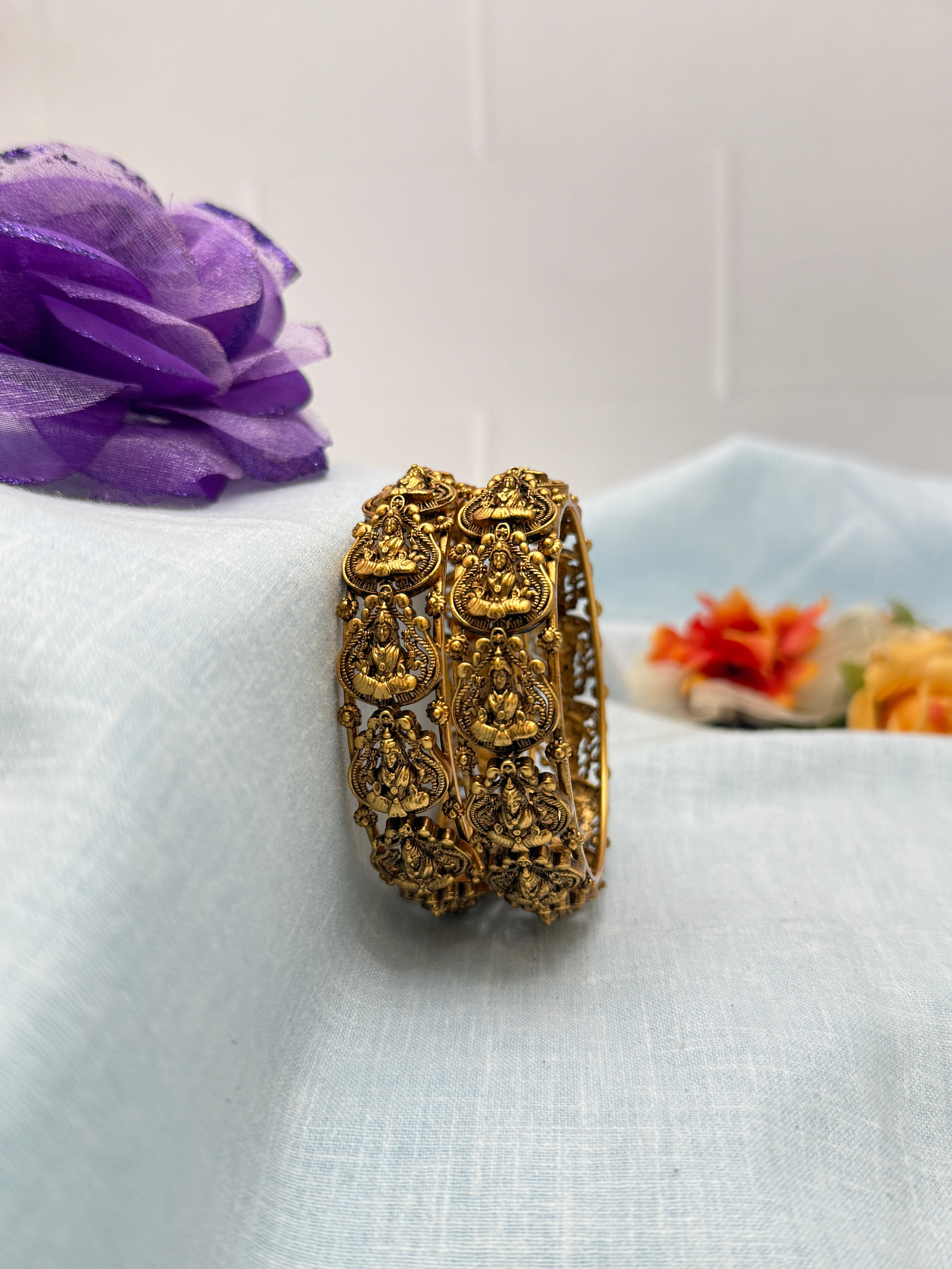 Royal Antique Bangles 6939