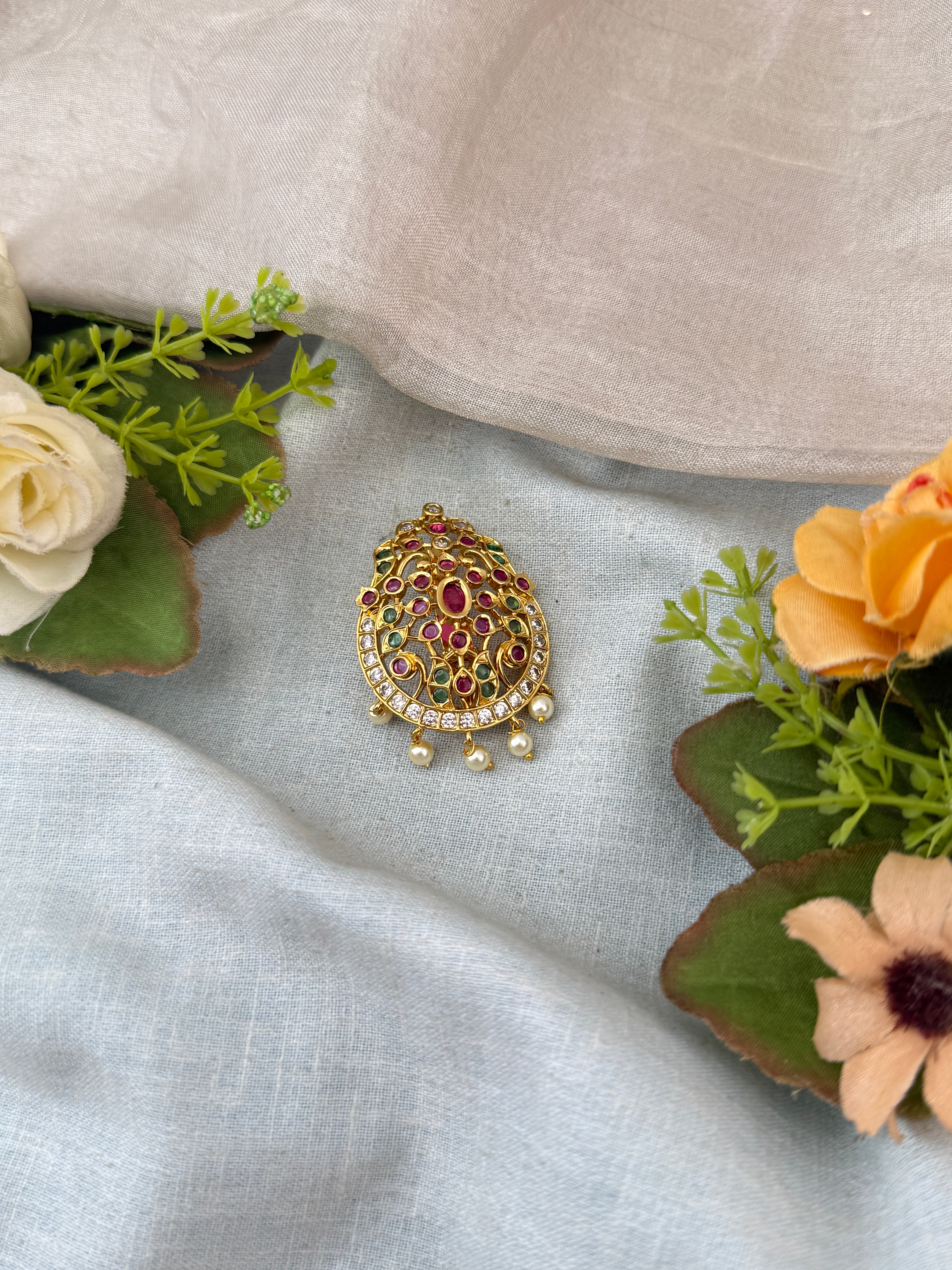 Elegant saree pin for women