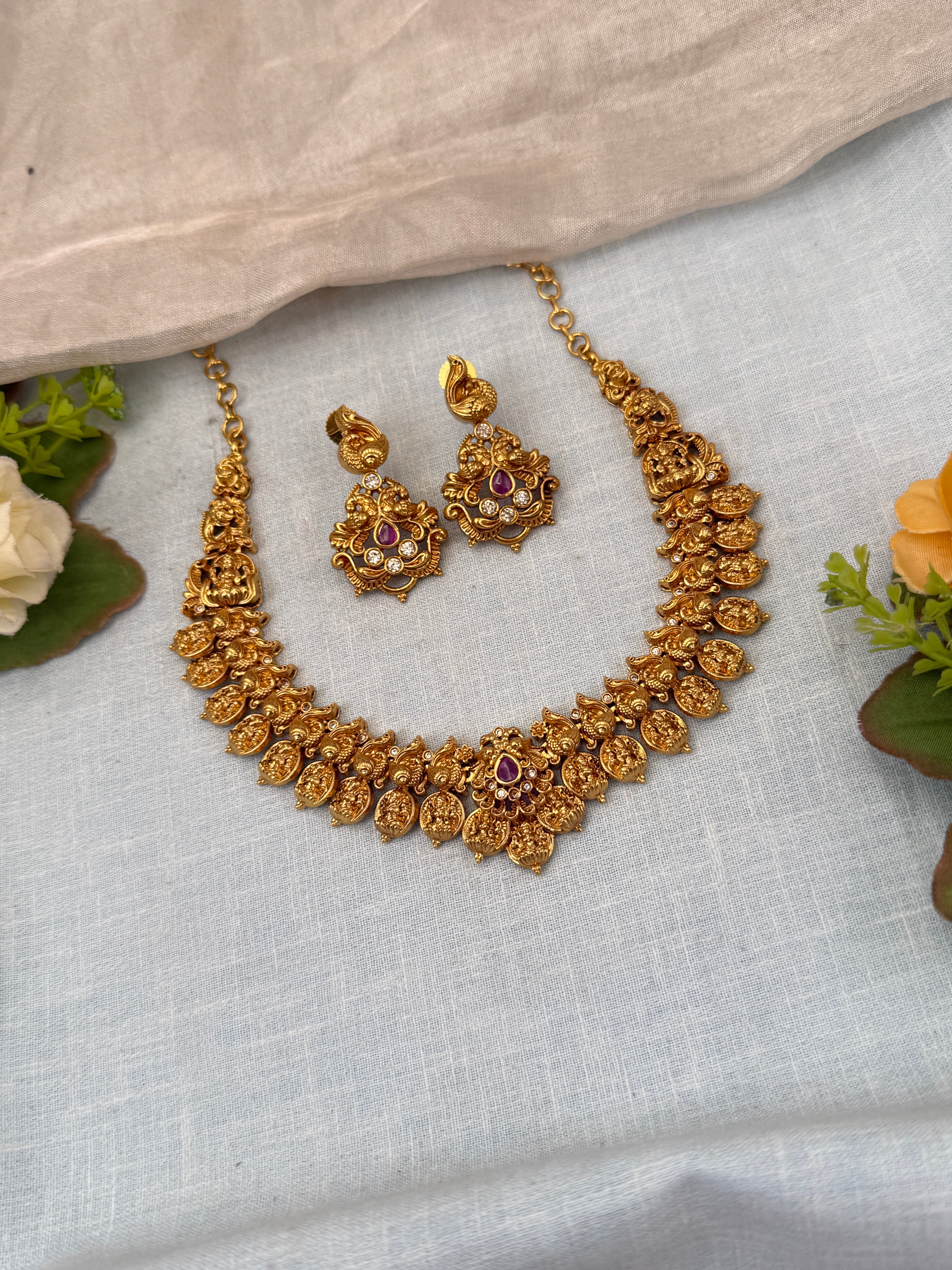Royal Antique Short Necklace Set 0749