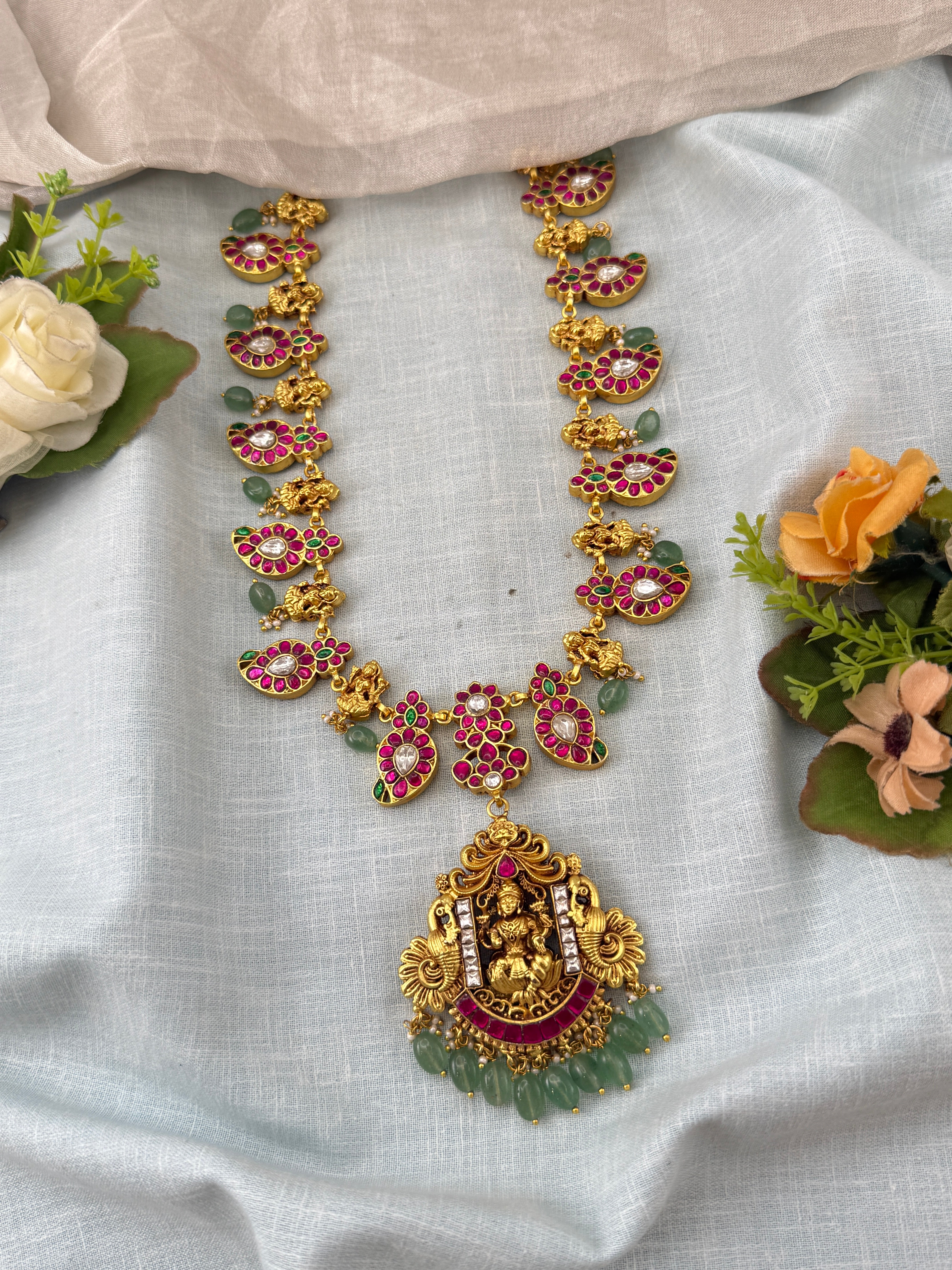 Traditional Jade Bille hair accessory for women