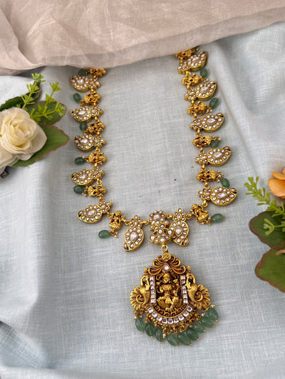 Traditional Jade Bille hair accessory for women