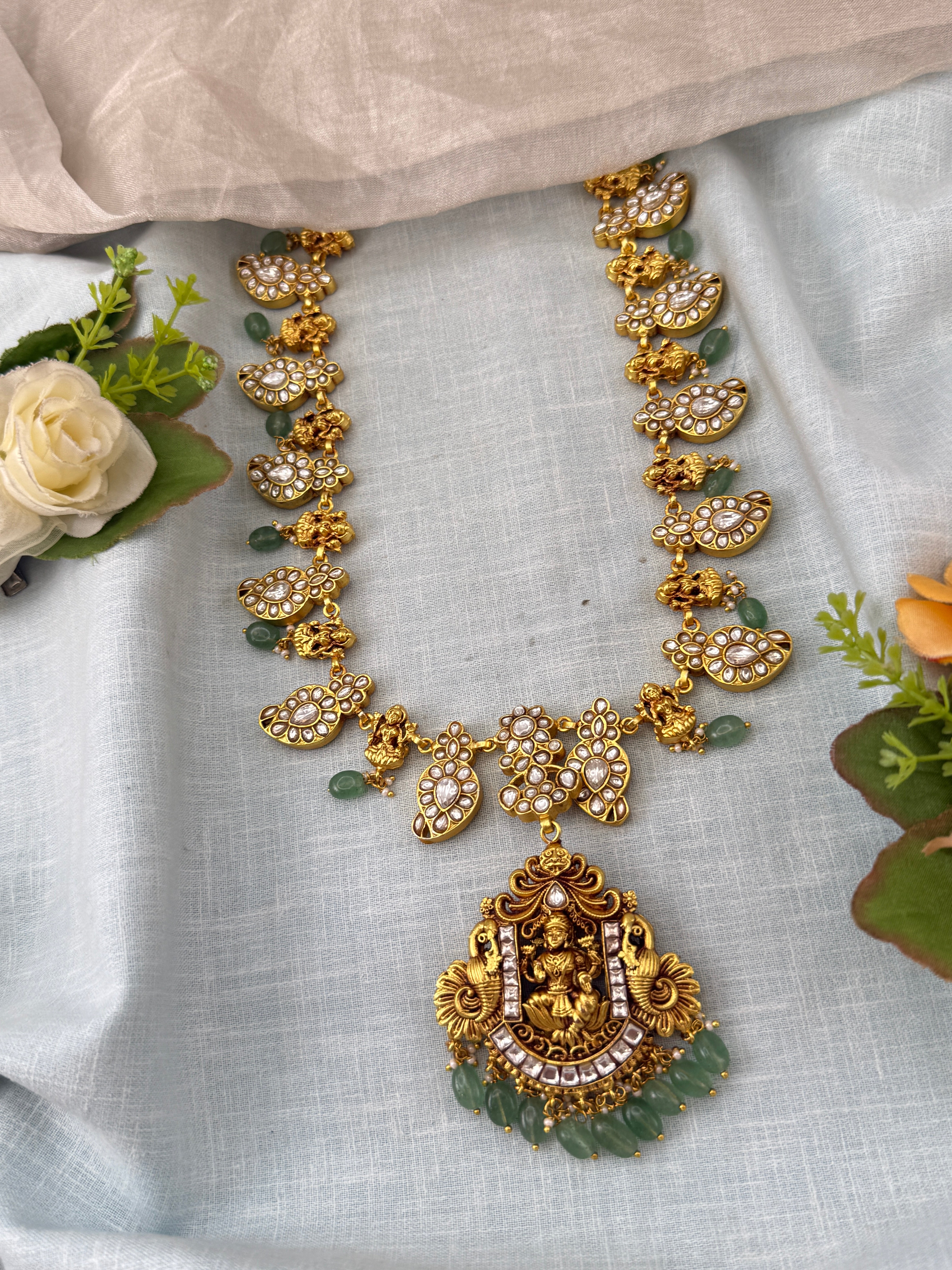 Traditional Jade Bille hair accessory for women
