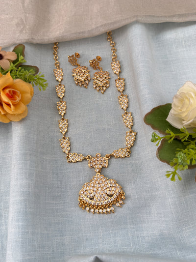 Traditional Jade Bille hair accessory for women