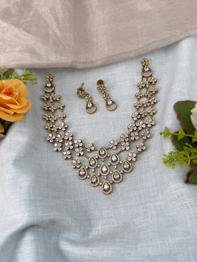 Victorian Necklace in Choker Short Royal Style | N0438 D