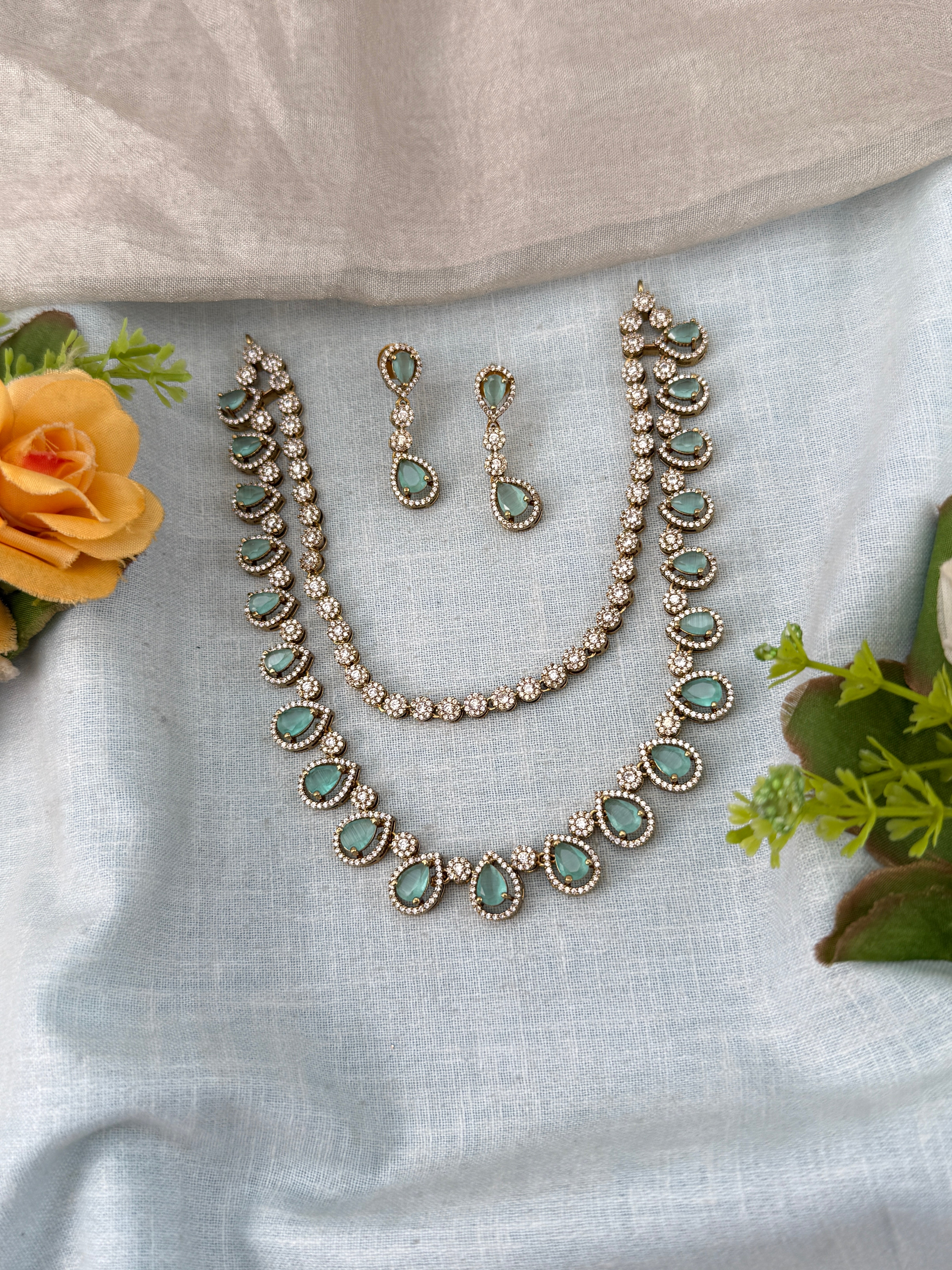 Victorian Necklace in Choker Short Royal Style | N0443 A