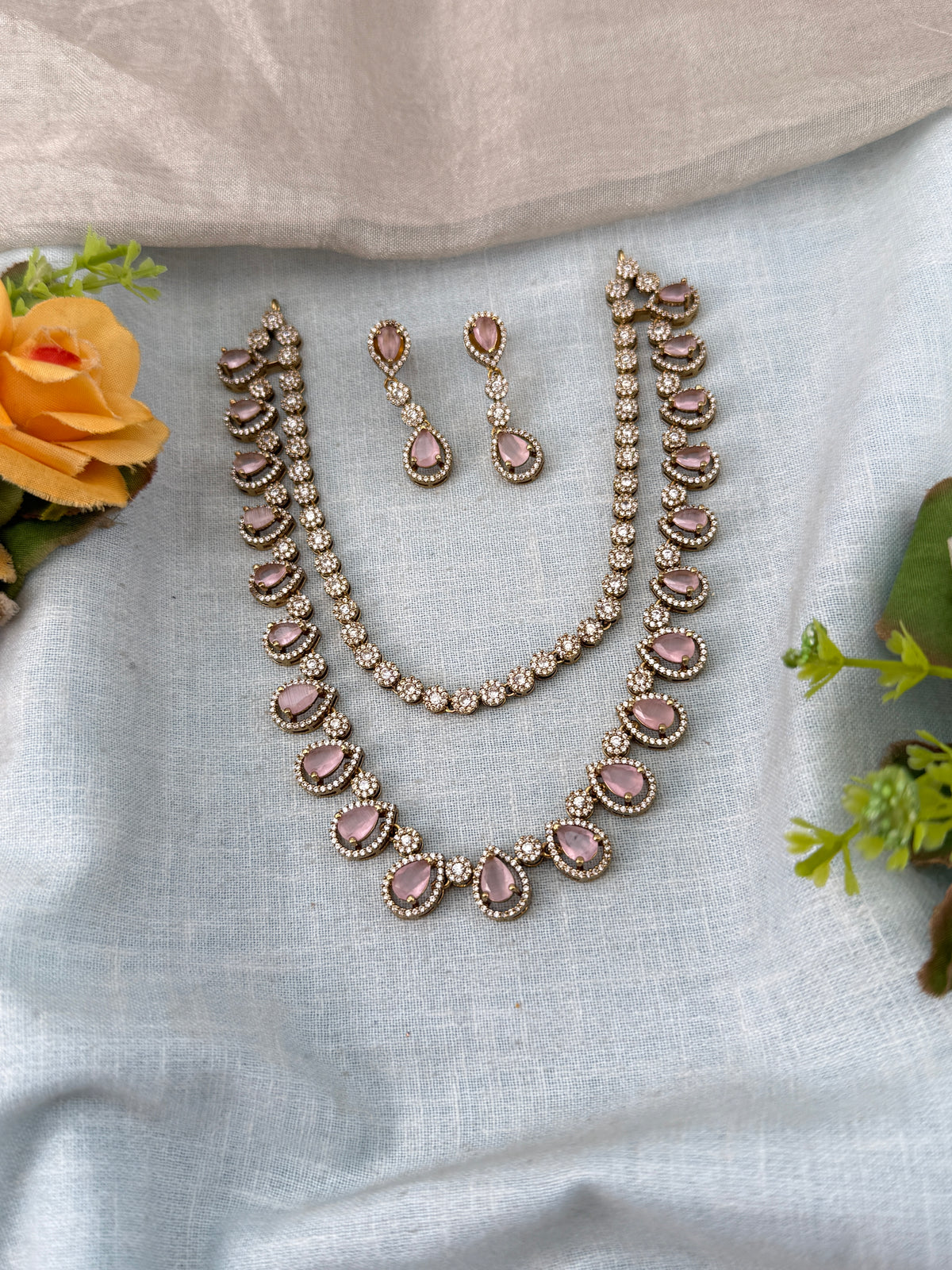 Victorian Necklace in Choker Short Royal Style | N0443 D