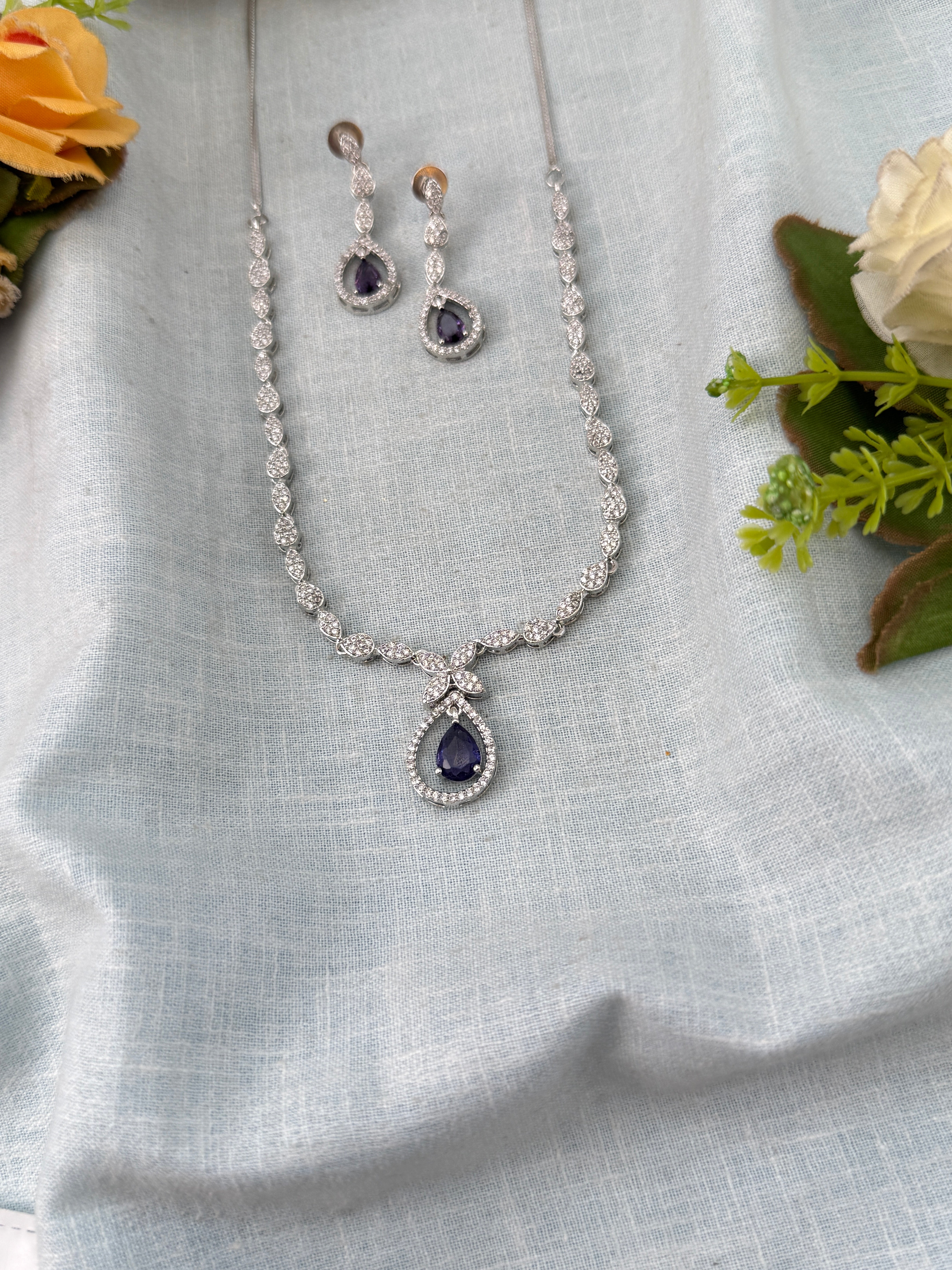 White Stone Necklace in Choker Short Designer Style | N0426 B