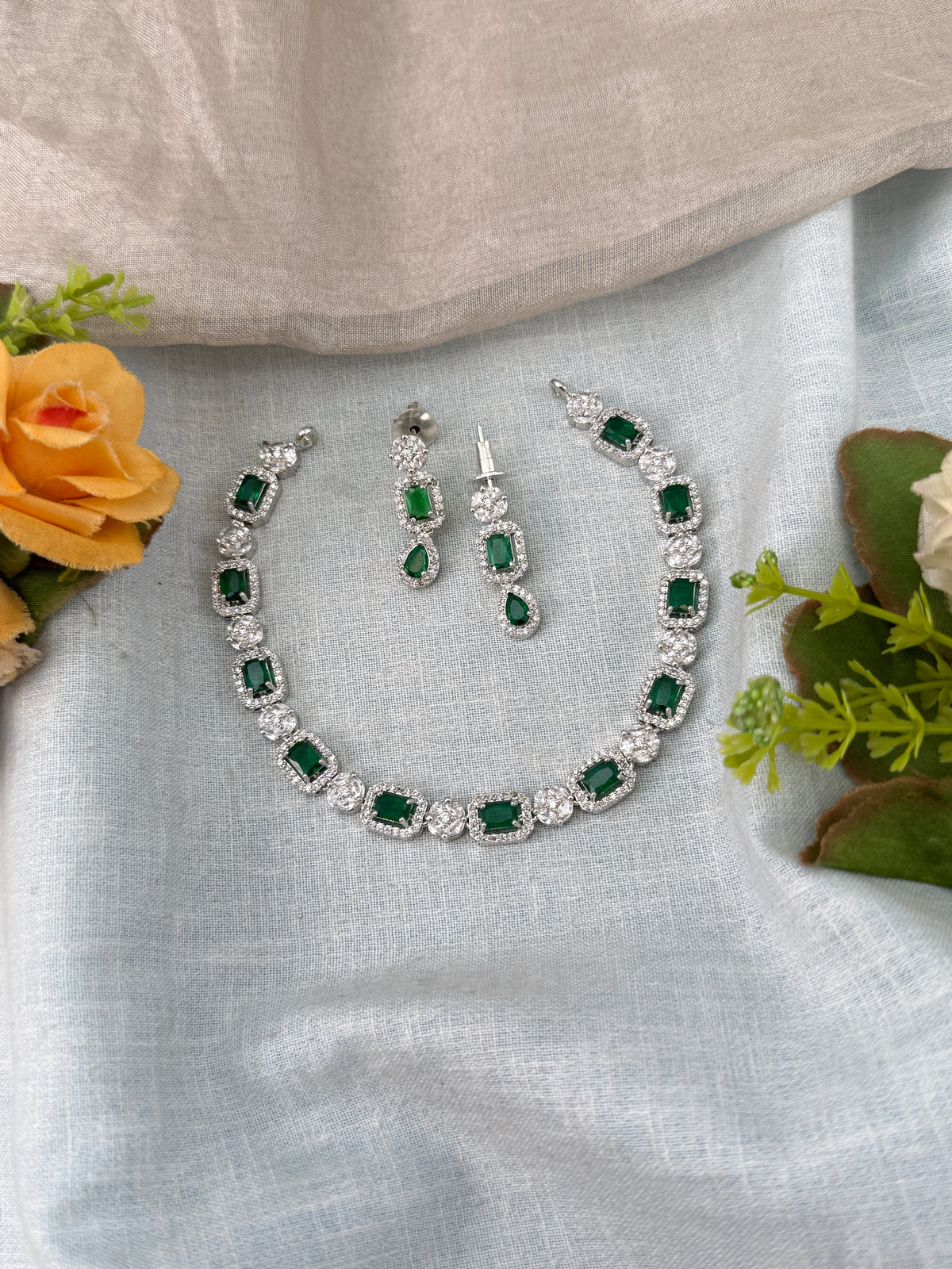 White Stone Necklace in Choker Short Designer Style | N0430 E