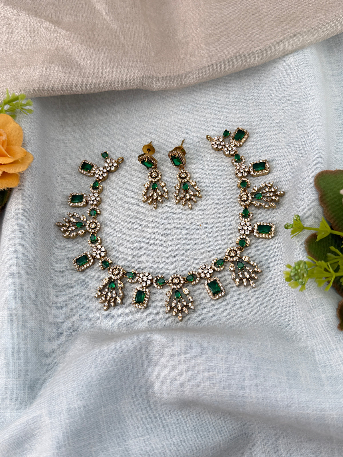 White Stone Necklace in Choker Short Designer Style | N0433 B