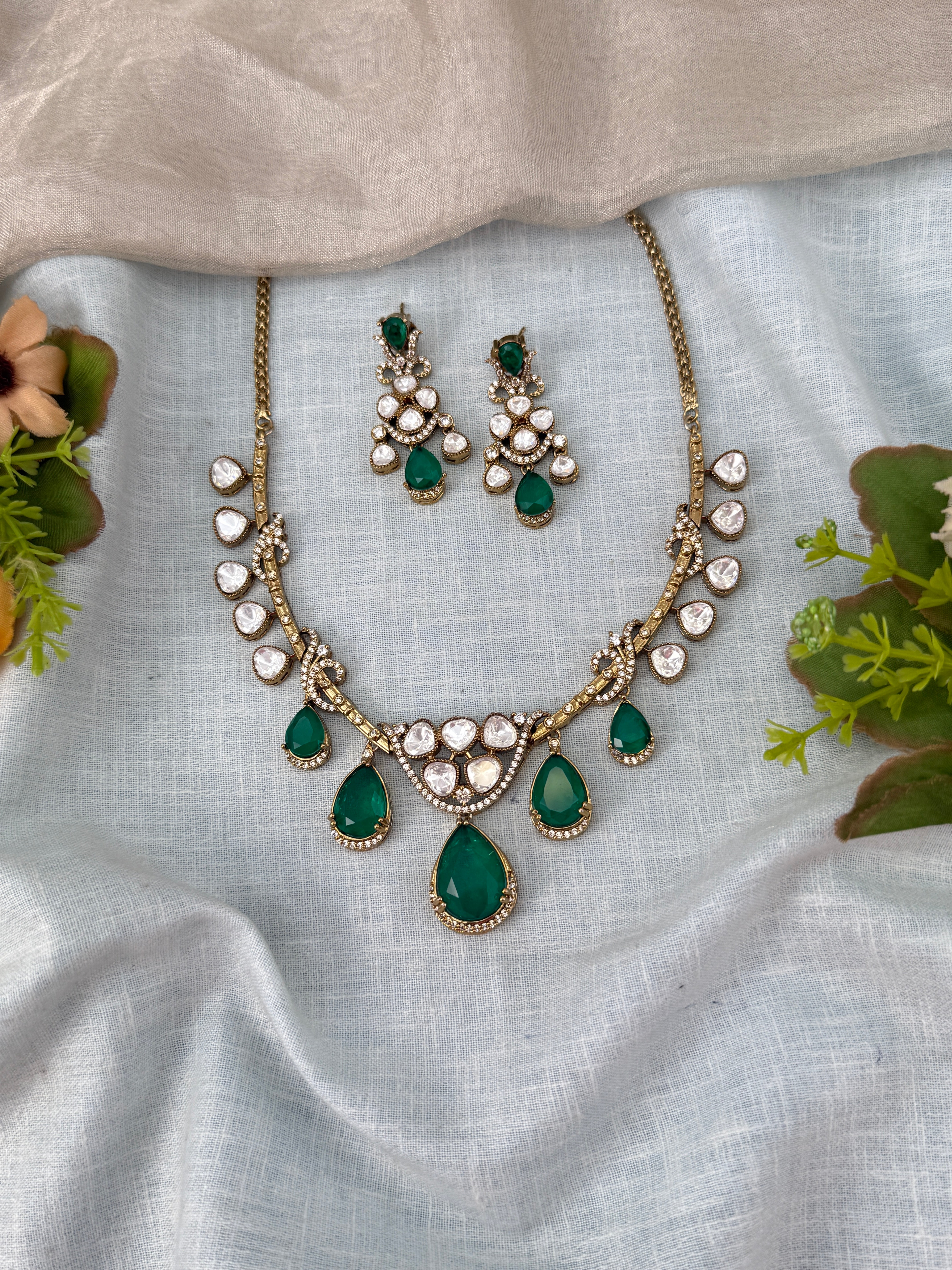 Kundan Drop Necklace Elegant Pendant Short Set | N0512