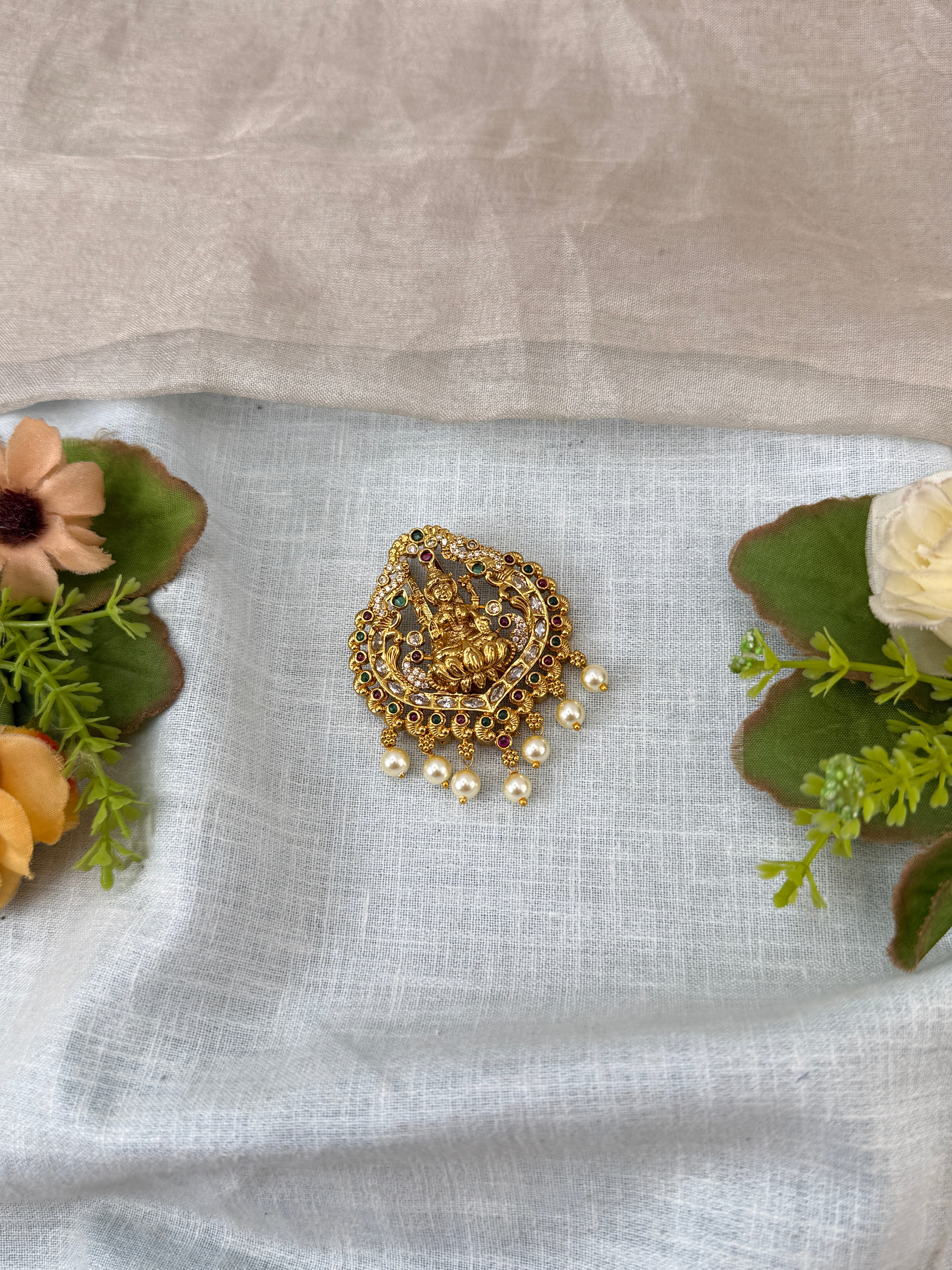 Traditional Jade Bille hair accessory for women