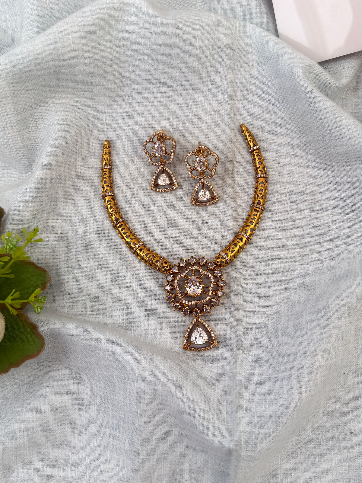 Victorian designer necklace for women