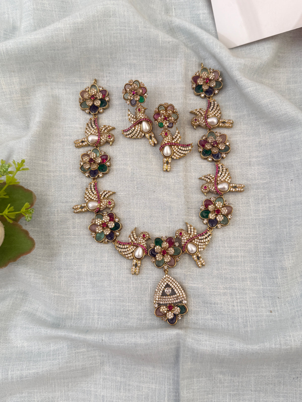 Victorian designer necklace for women