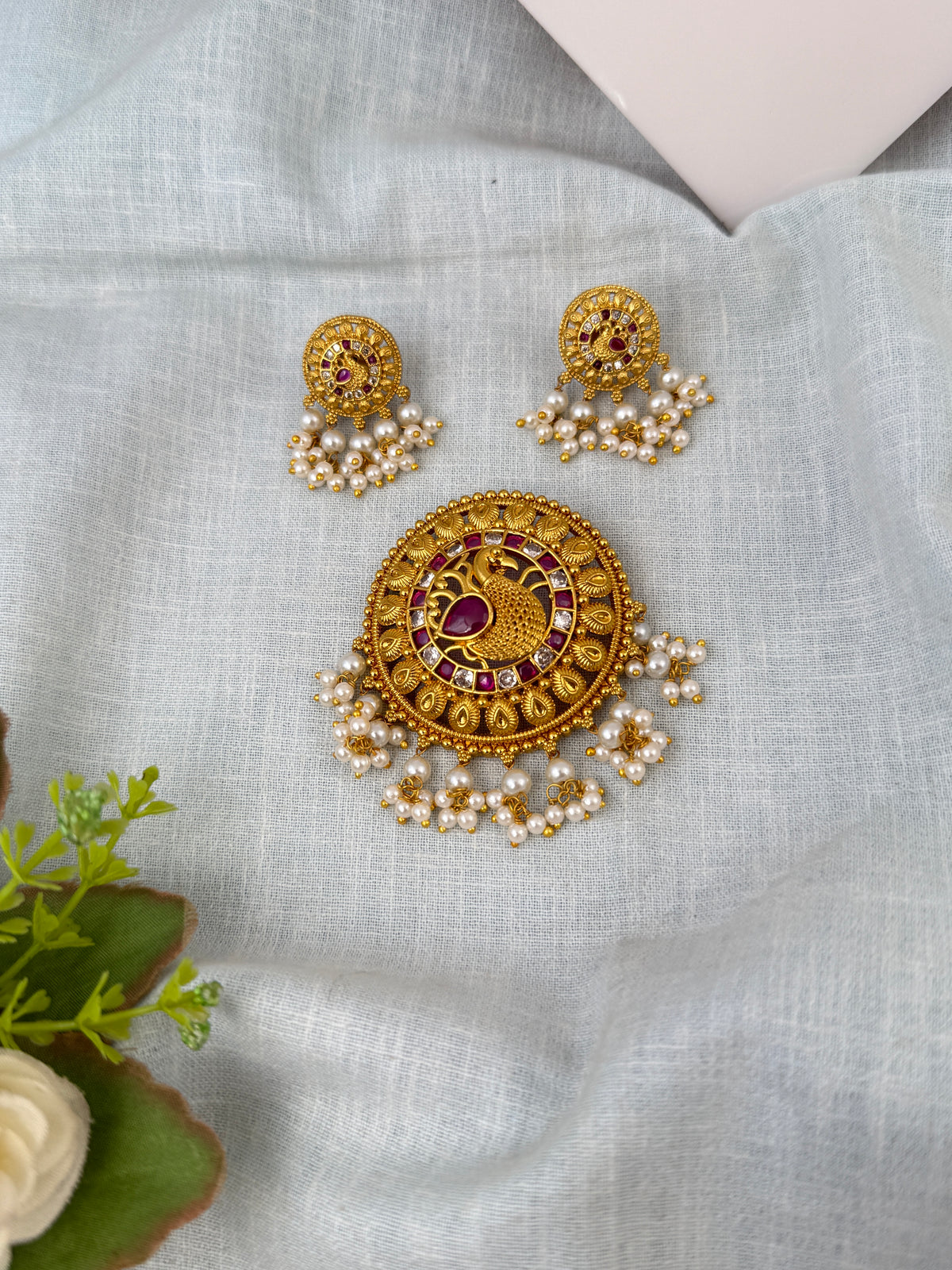 Traditional designer pendants for women