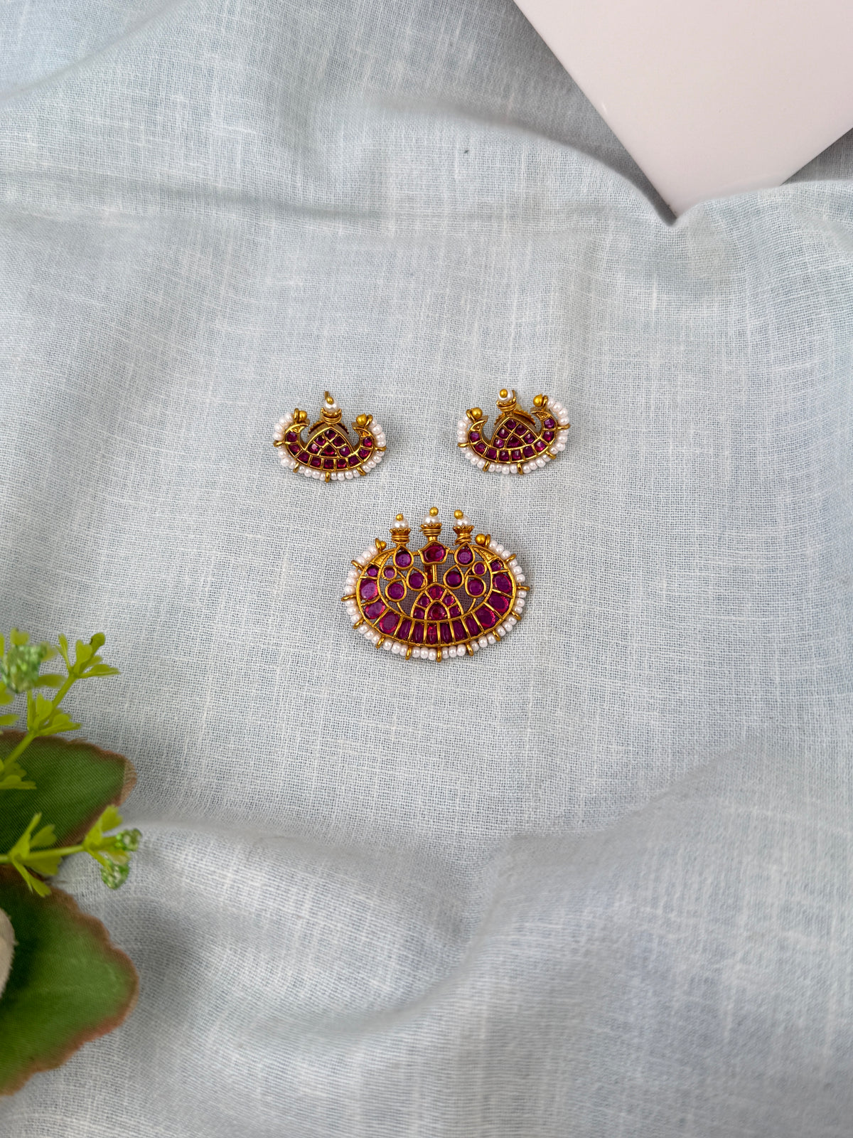 Traditional designer pendants for women