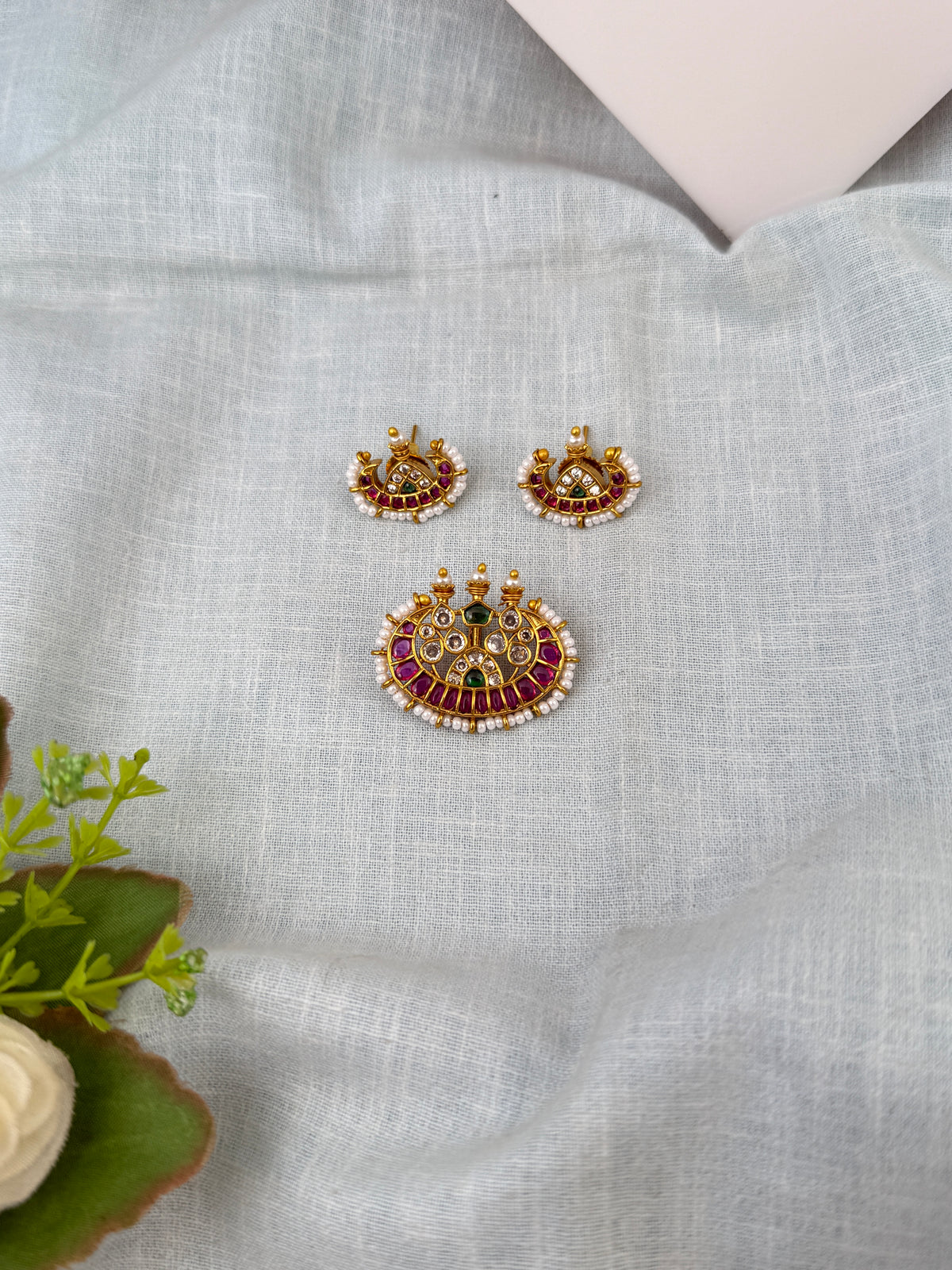 Traditional designer pendants for women