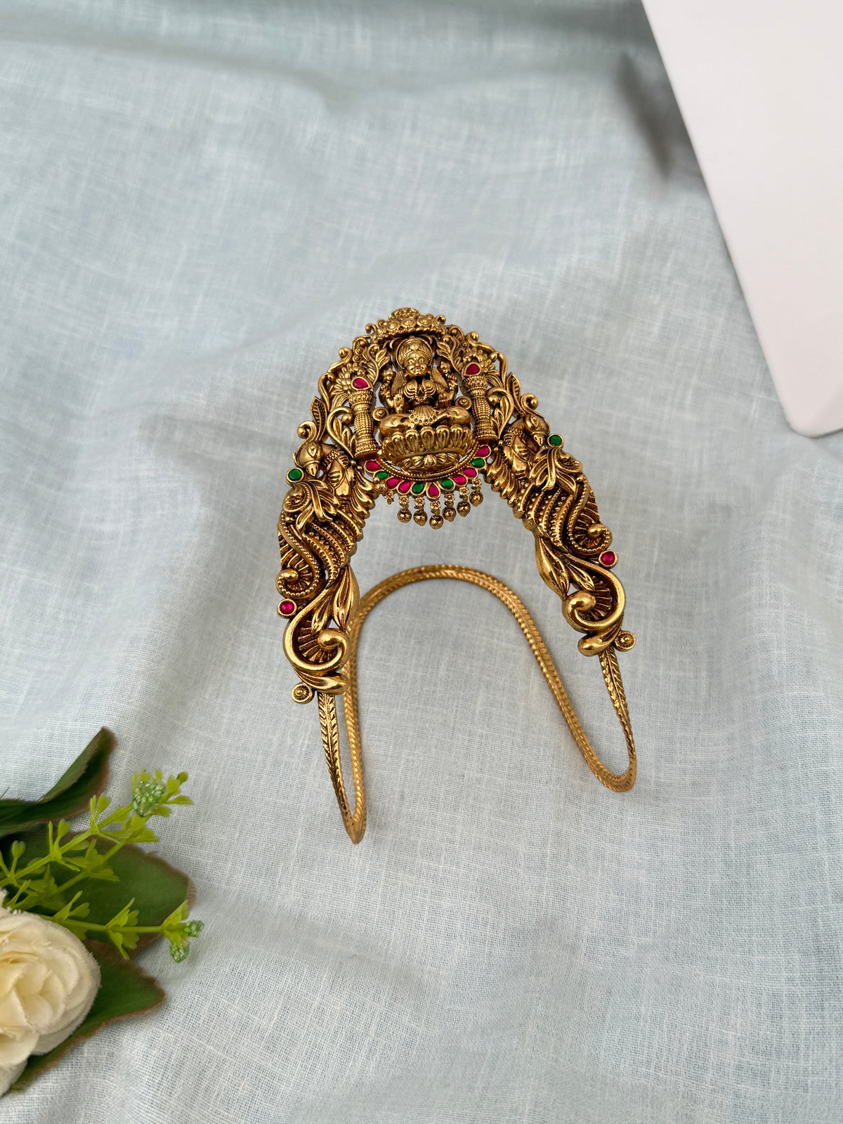 Traditional bridal Vanki armlet for women