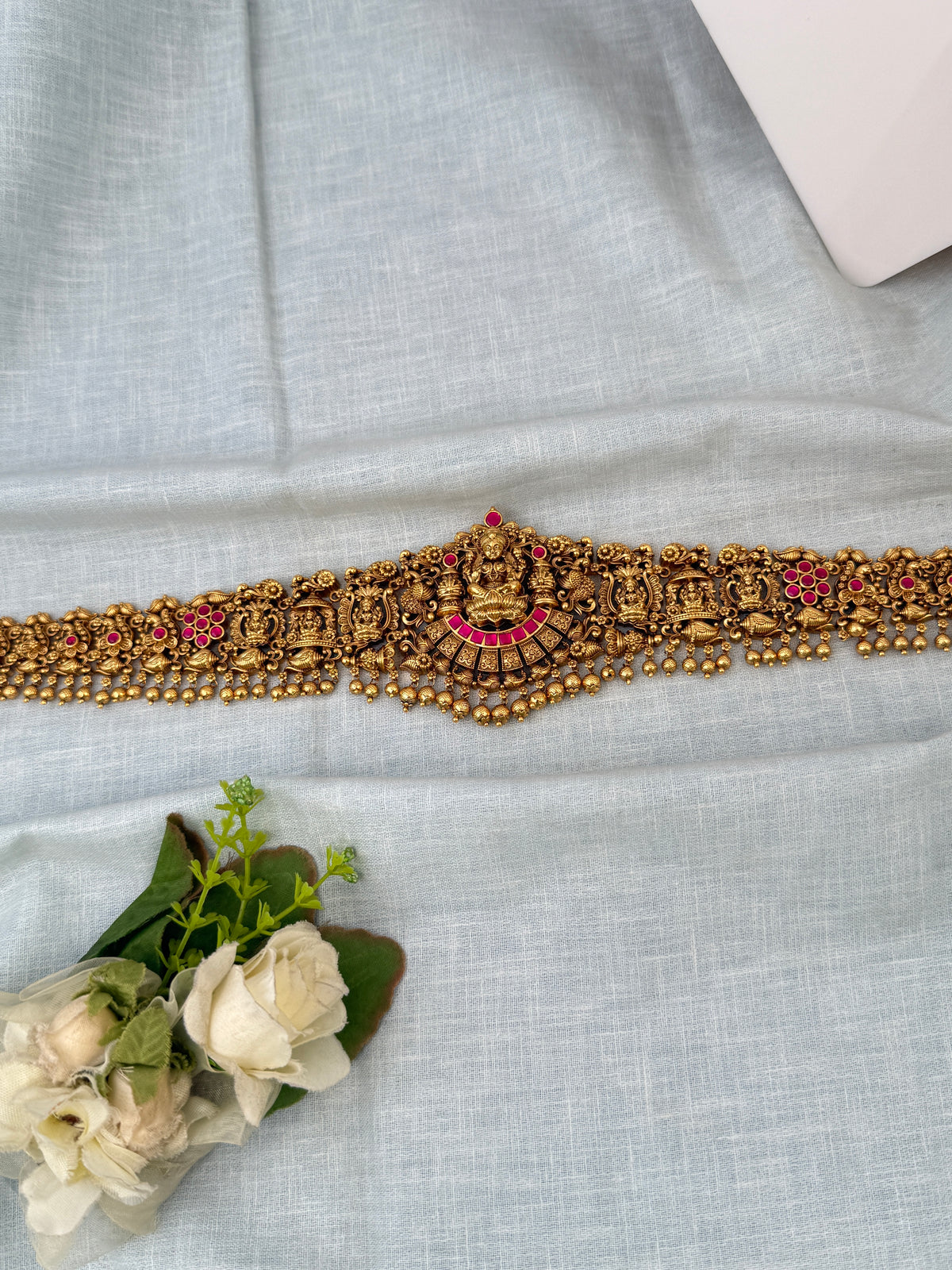 Traditional bridal hip belt for women