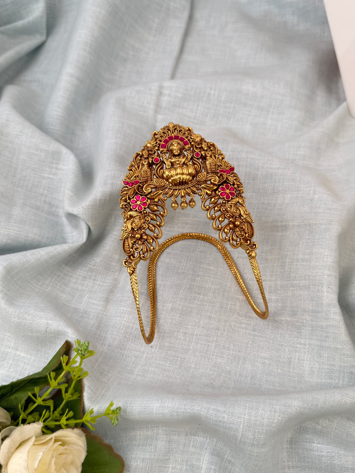 Traditional bridal Vanki armlet for women