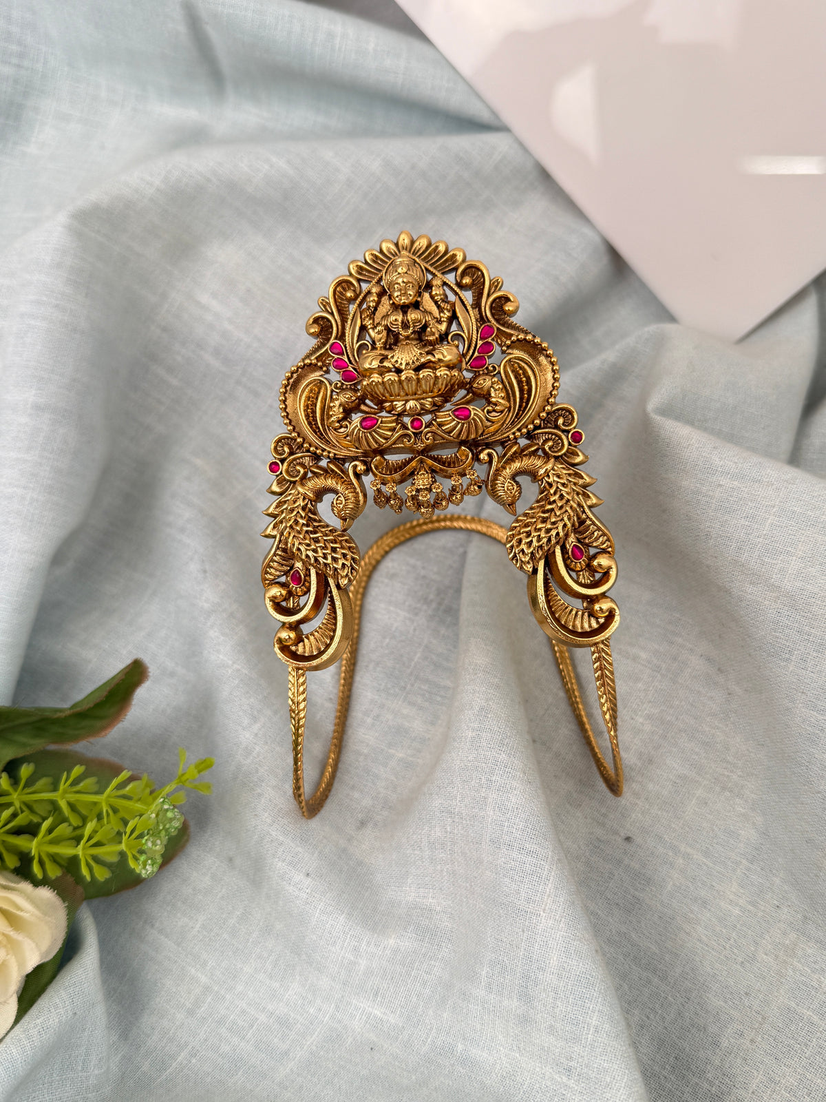 Traditional bridal Vanki armlet for women