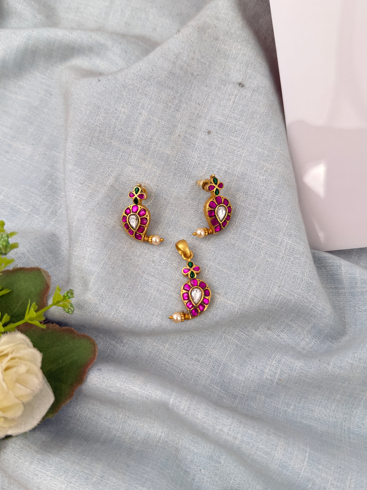 Traditional designer pendants for women