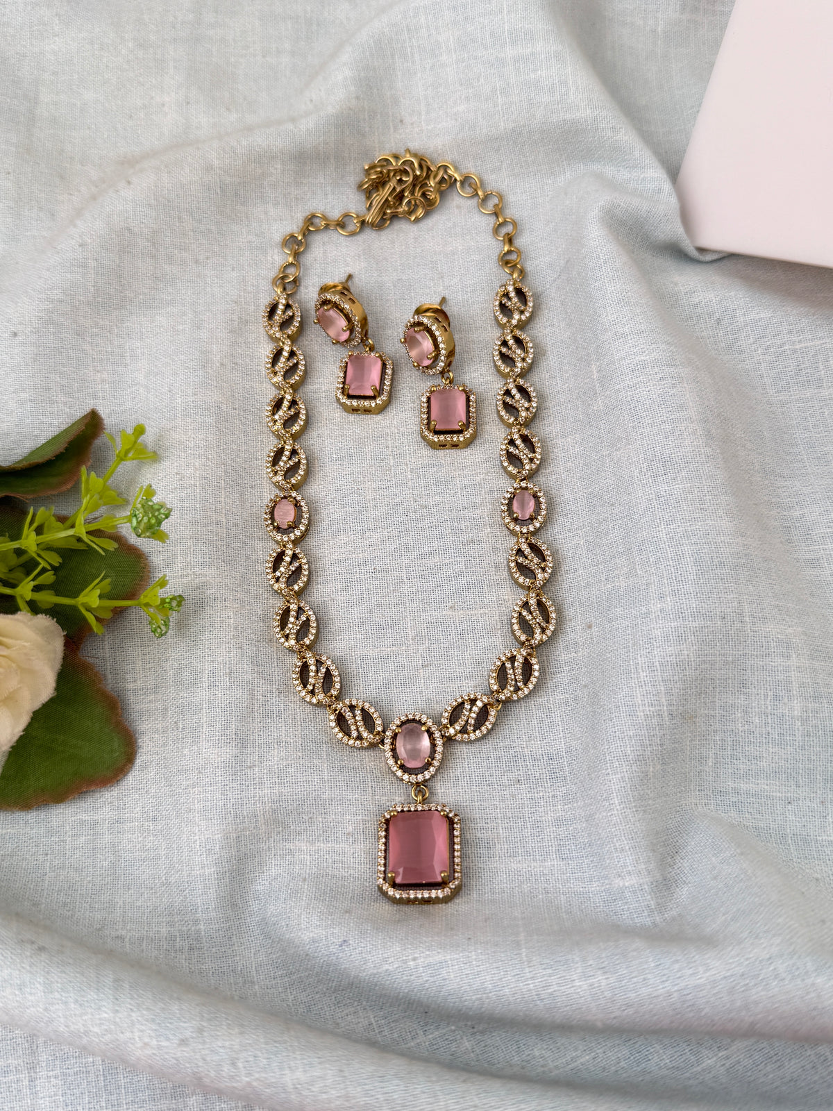 Victorian designer necklace for women